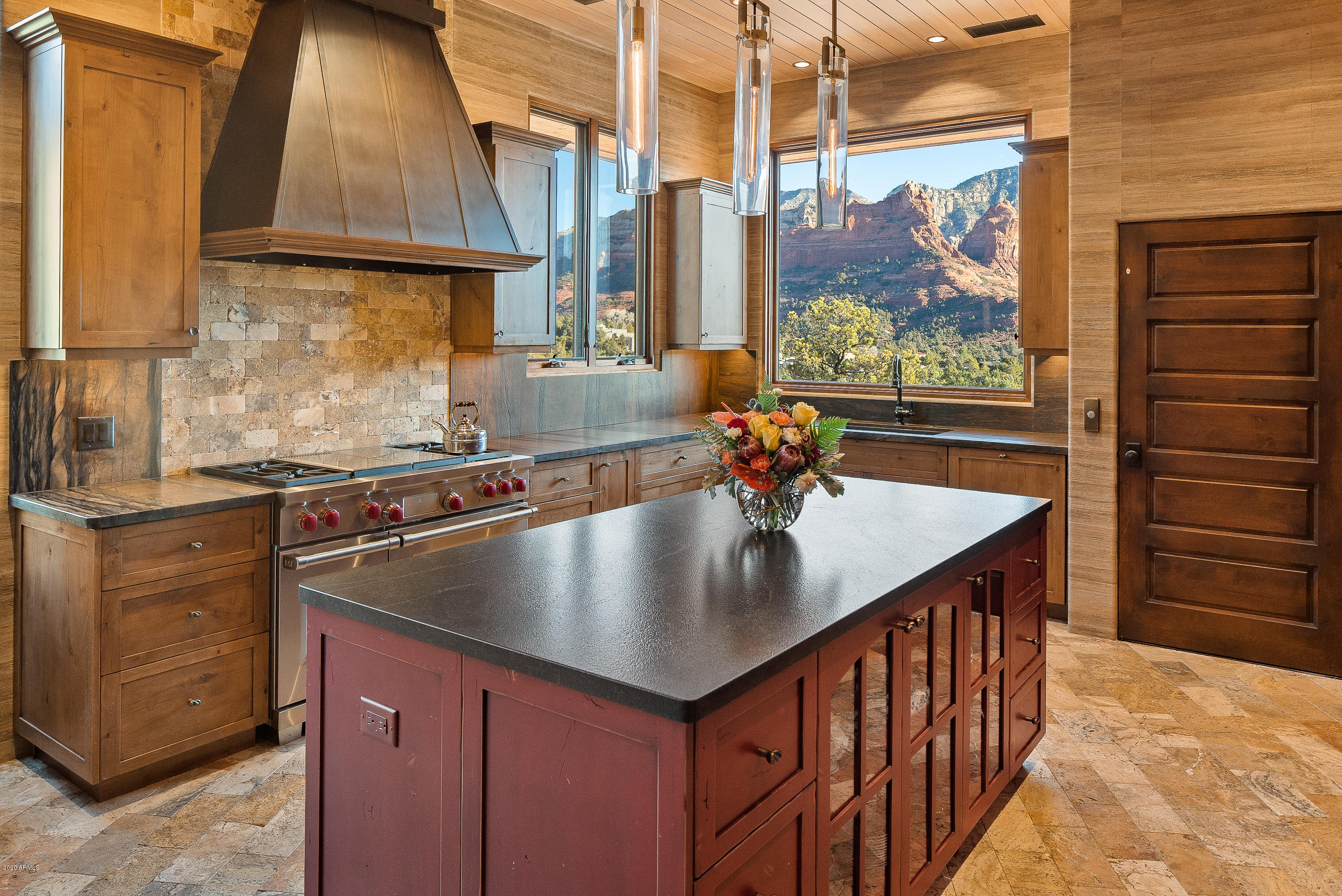 SHADOW ROCK - Residential