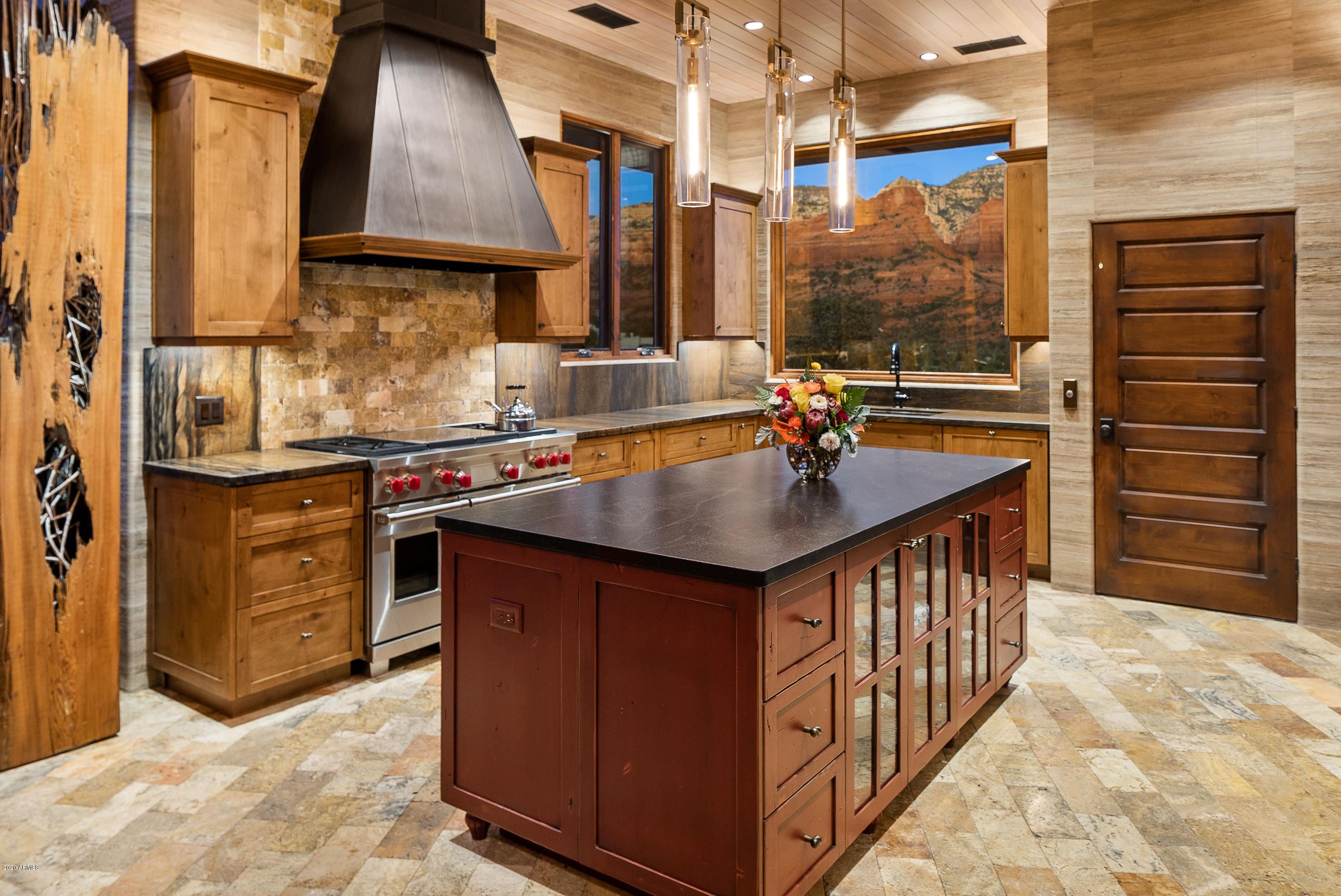 SHADOW ROCK - Residential