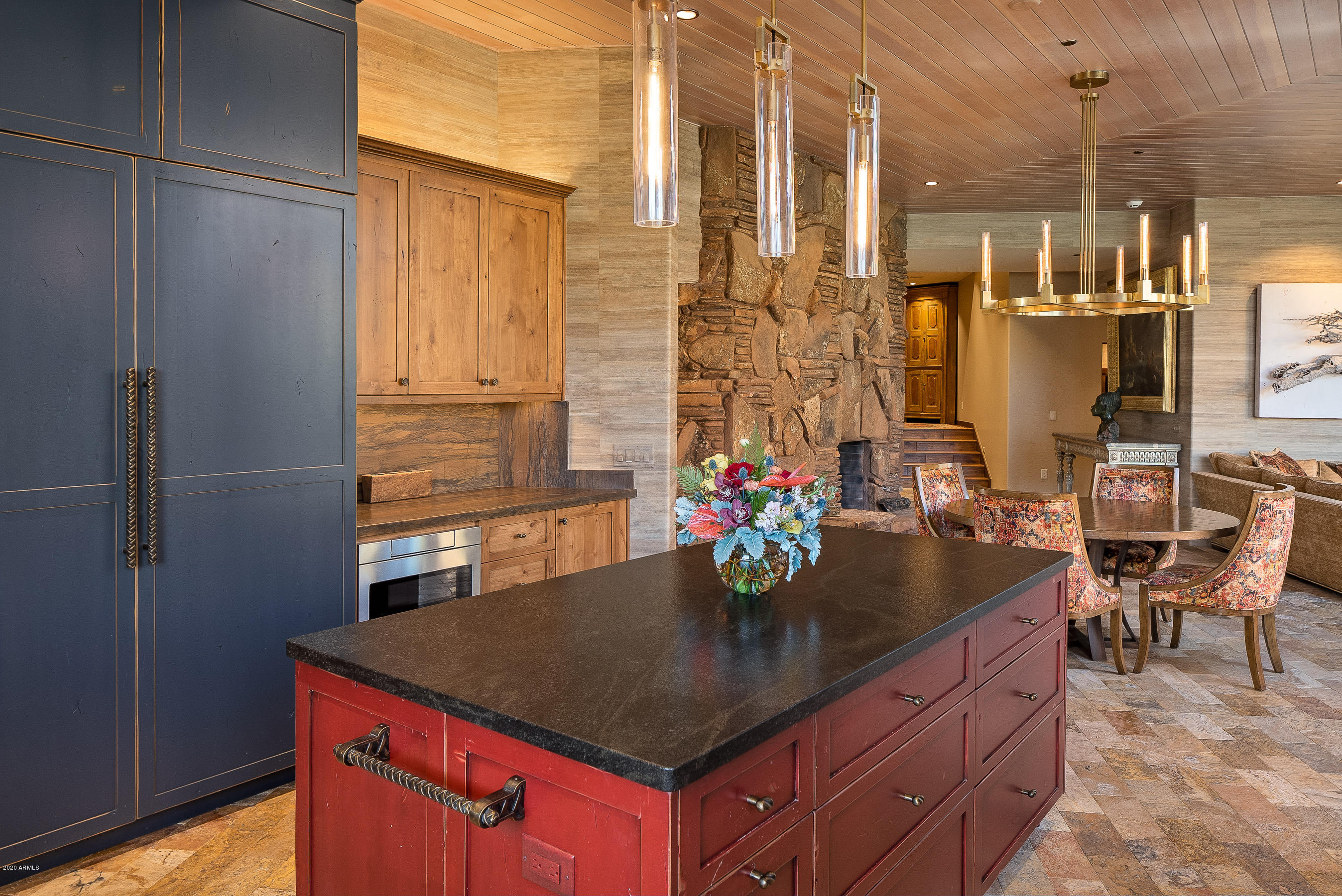 SHADOW ROCK - Residential