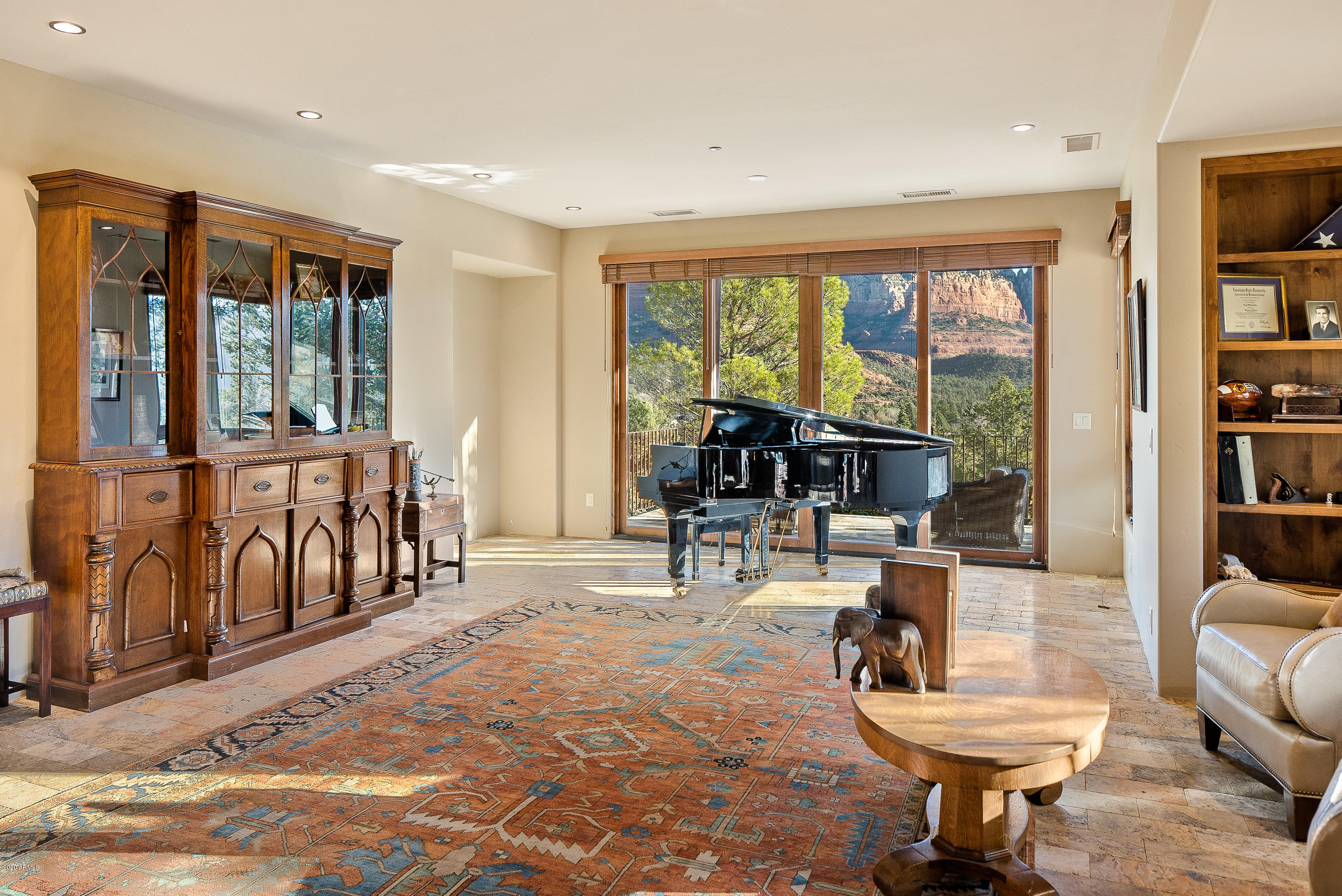 SHADOW ROCK - Residential