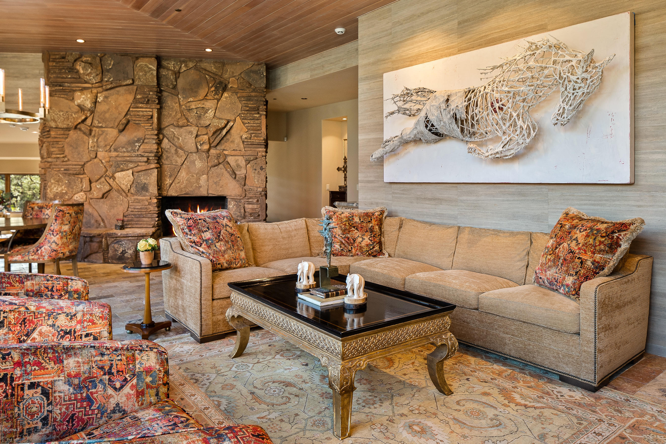 SHADOW ROCK - Residential