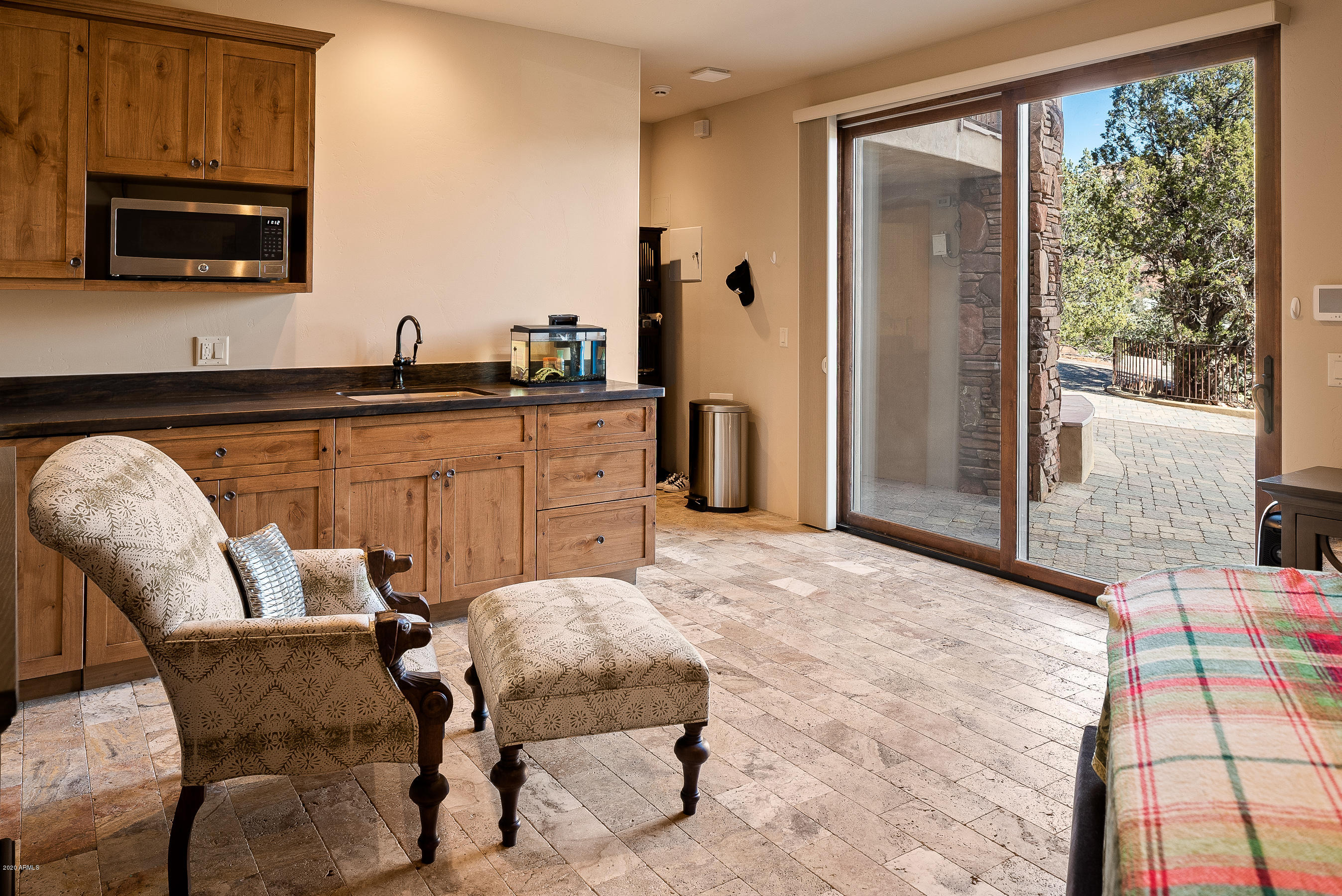 SHADOW ROCK - Residential