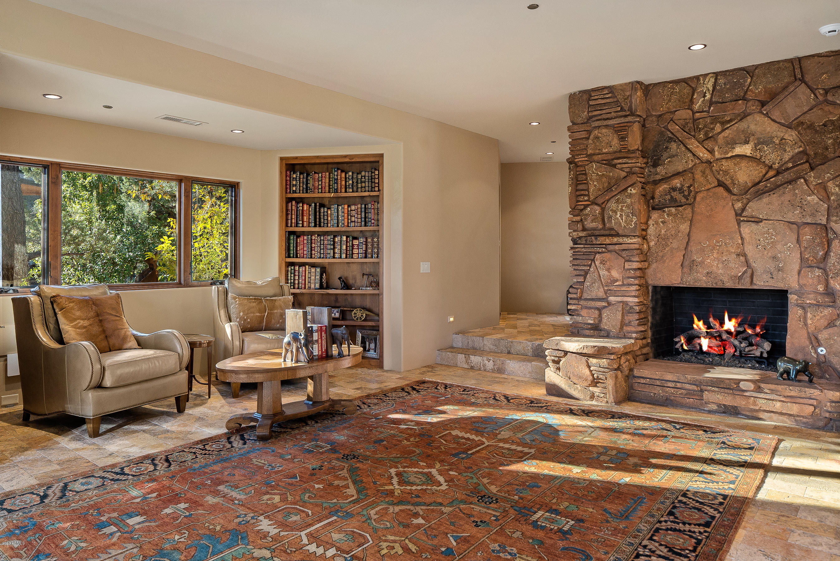 SHADOW ROCK - Residential
