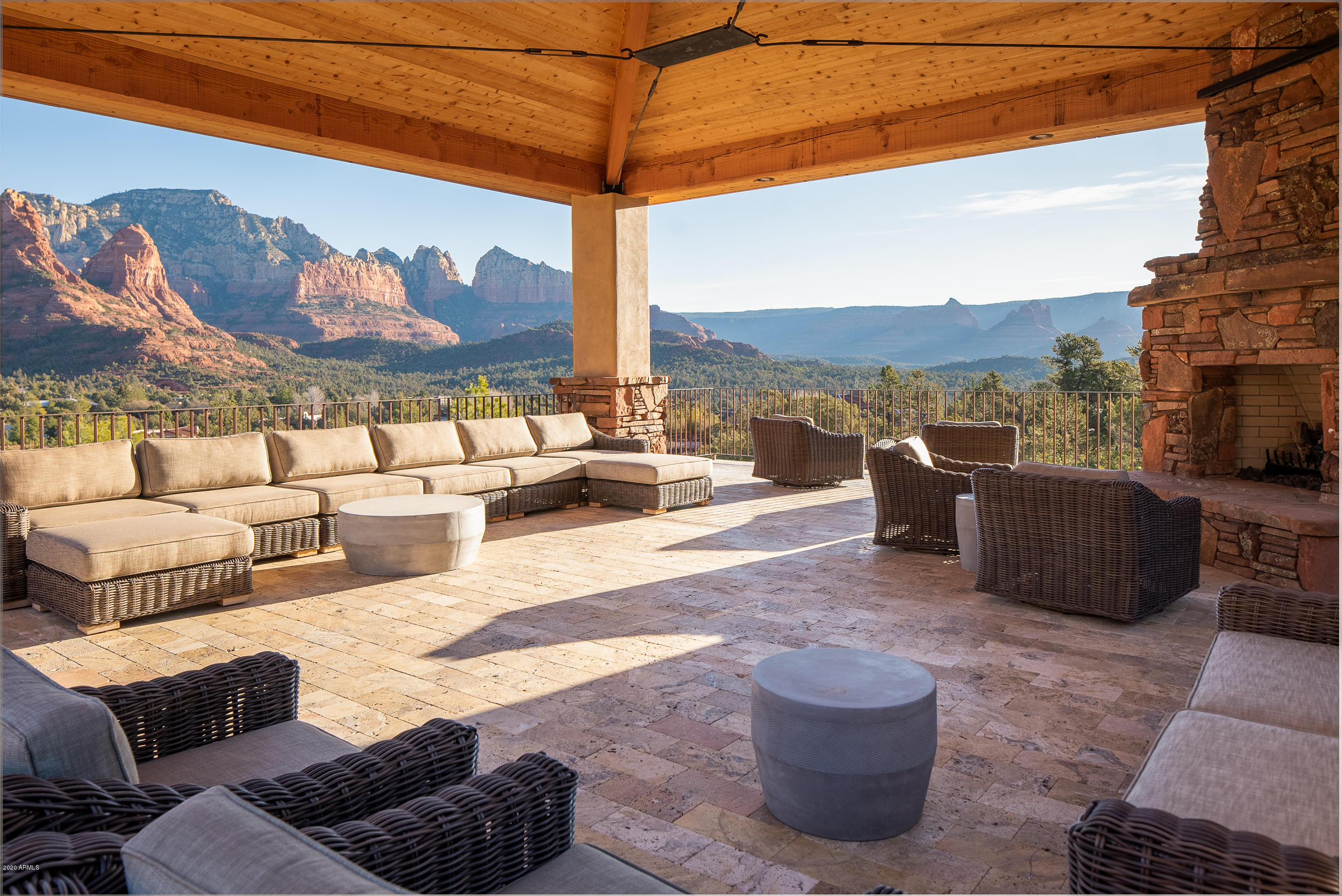 SHADOW ROCK - Residential