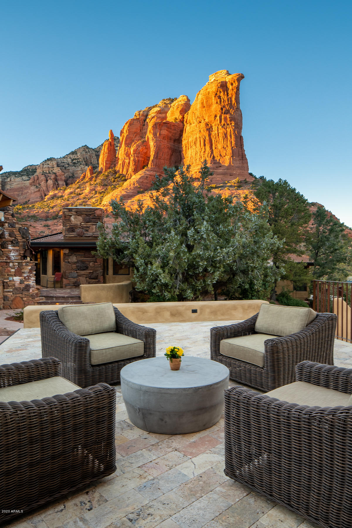 SHADOW ROCK - Residential