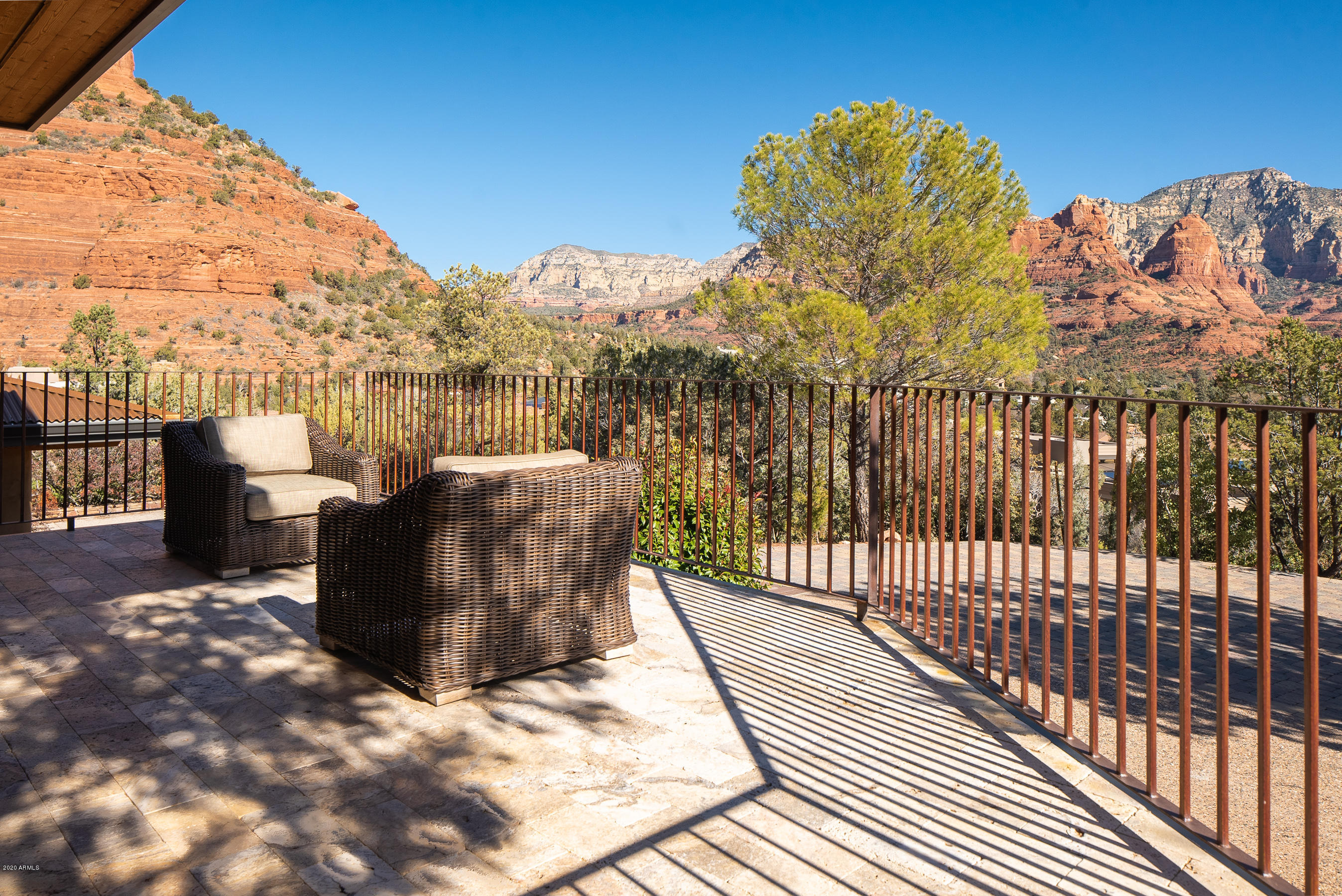 SHADOW ROCK - Residential