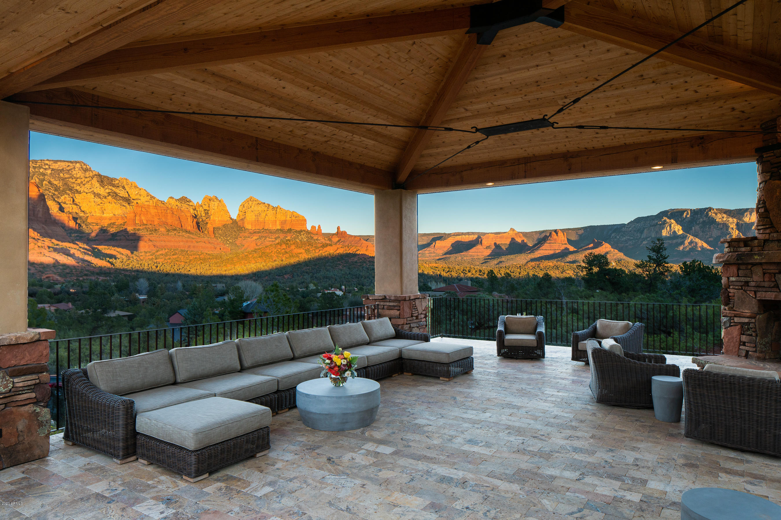SHADOW ROCK - Residential