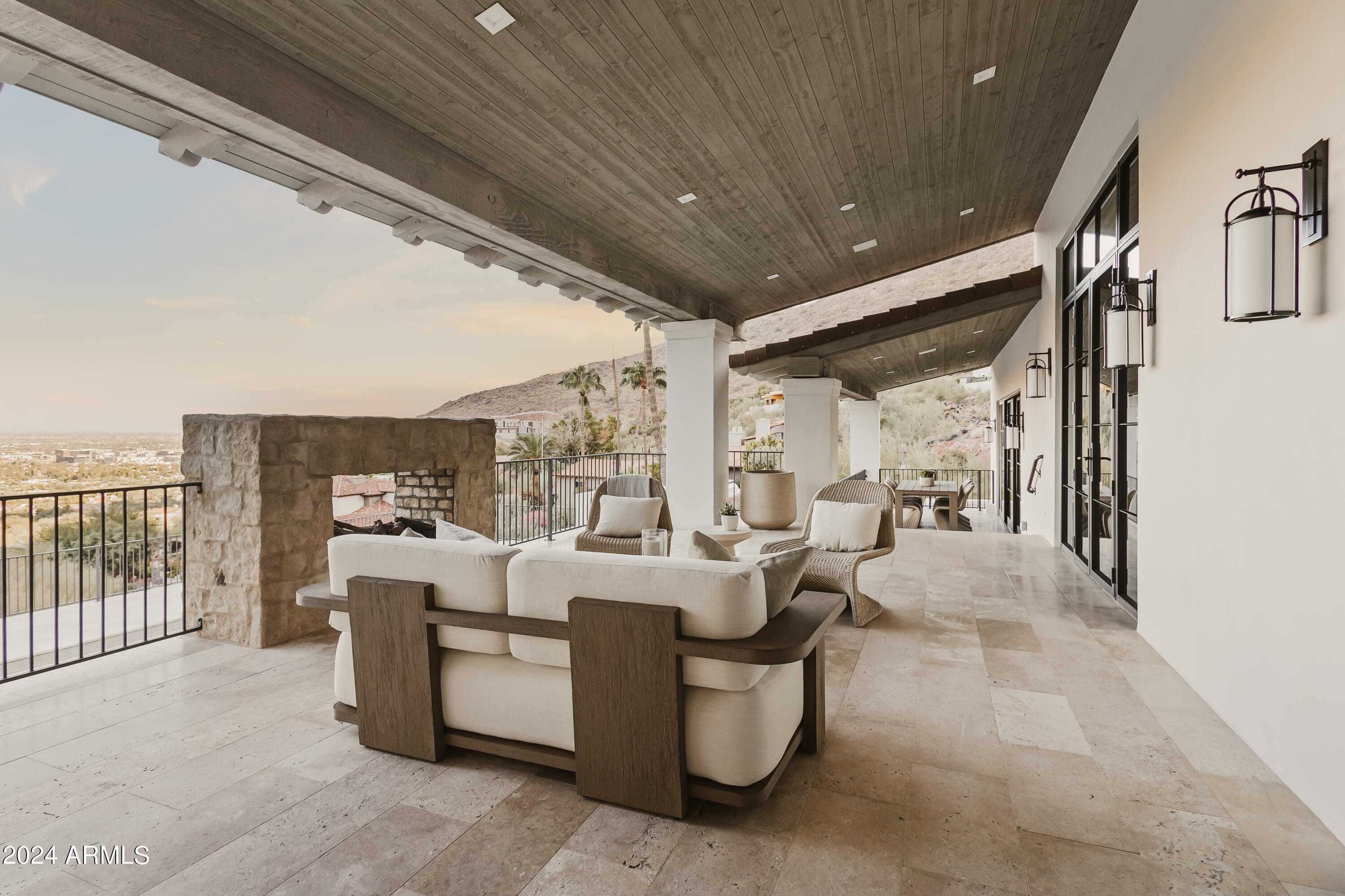 ROLLING HILLS HEIGHTS - Residential