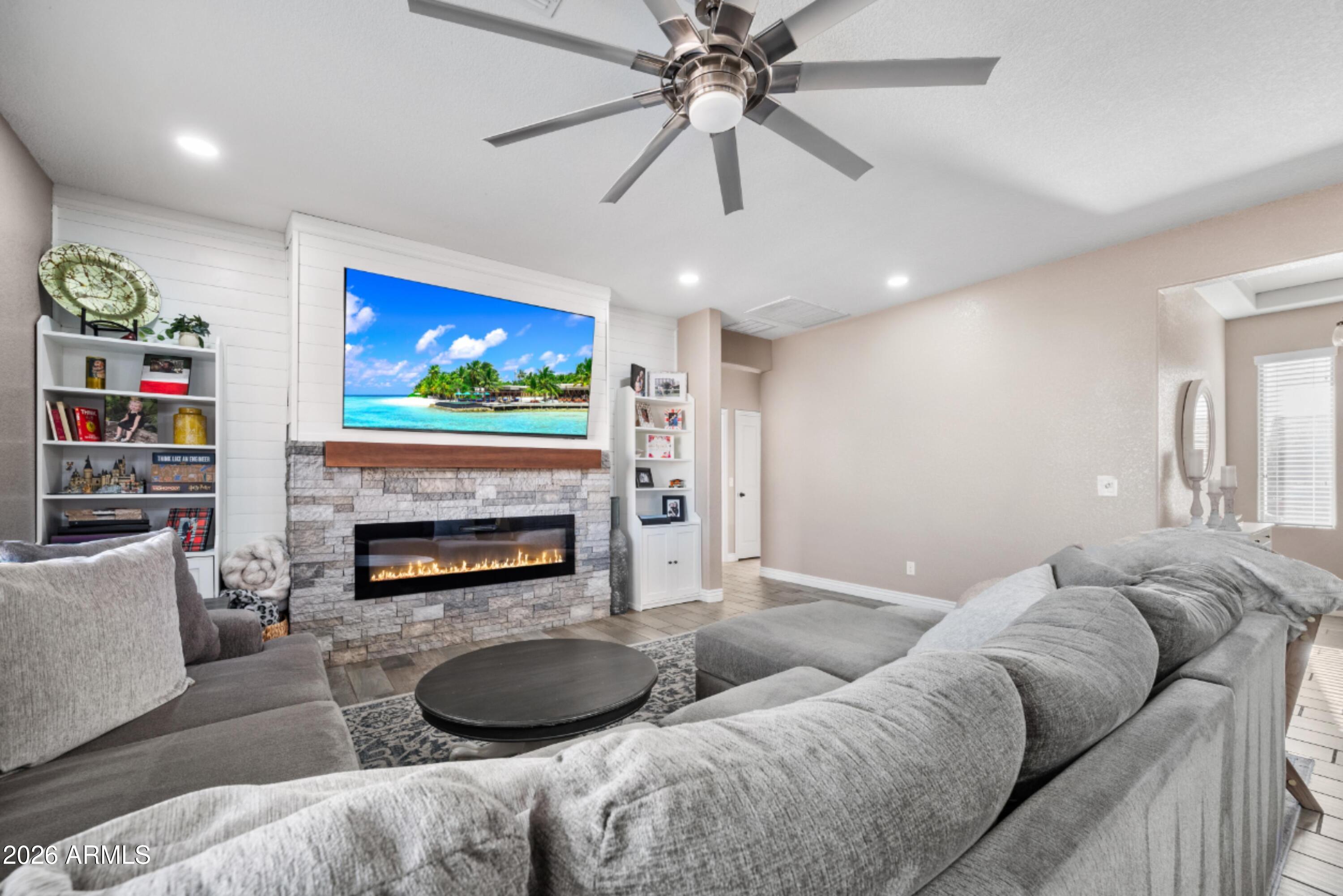 ESTATES AT HOLIDAY - Residential