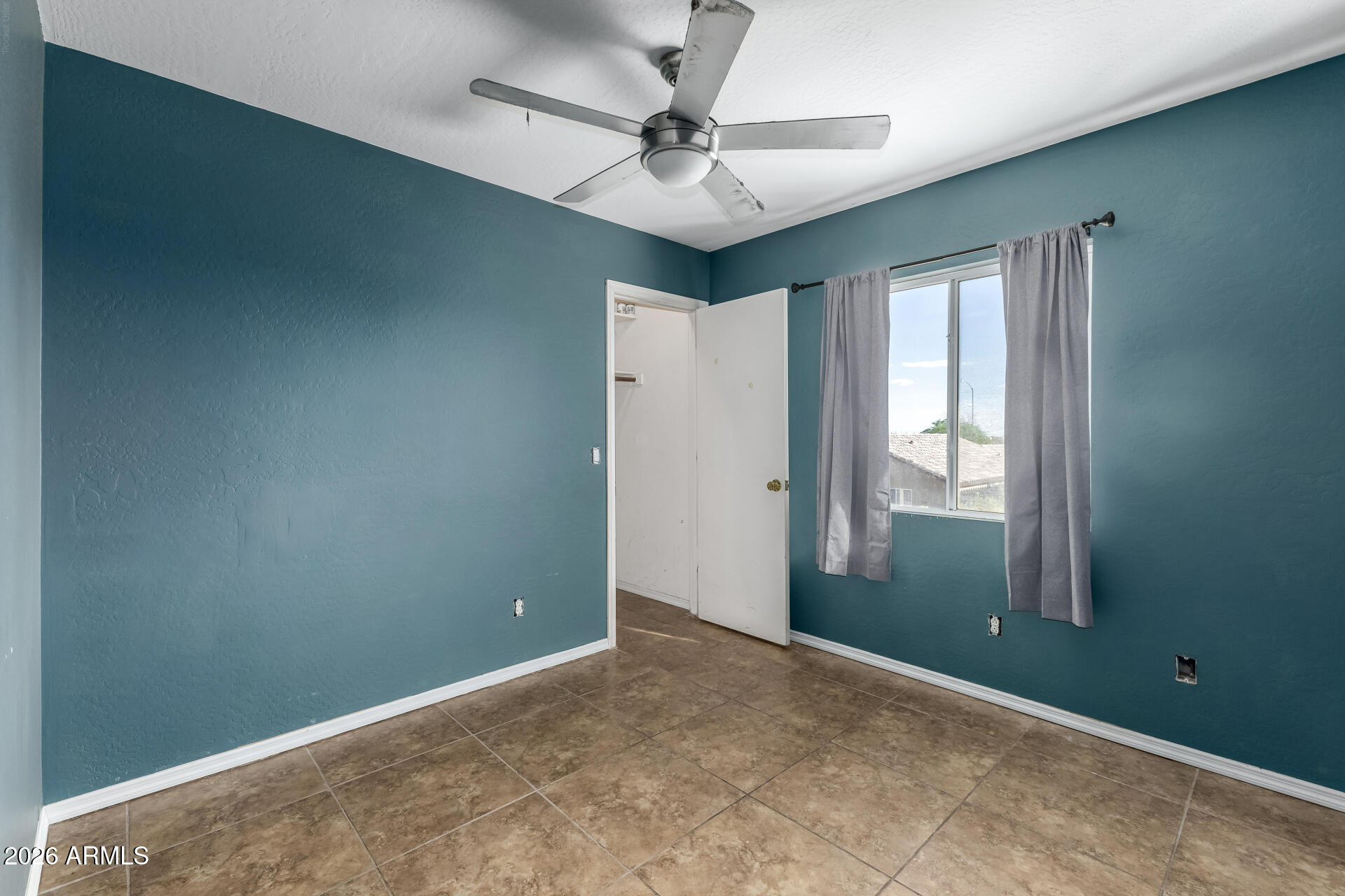 SUNDIAL 4 UNIT 1 REPLAT - Residential