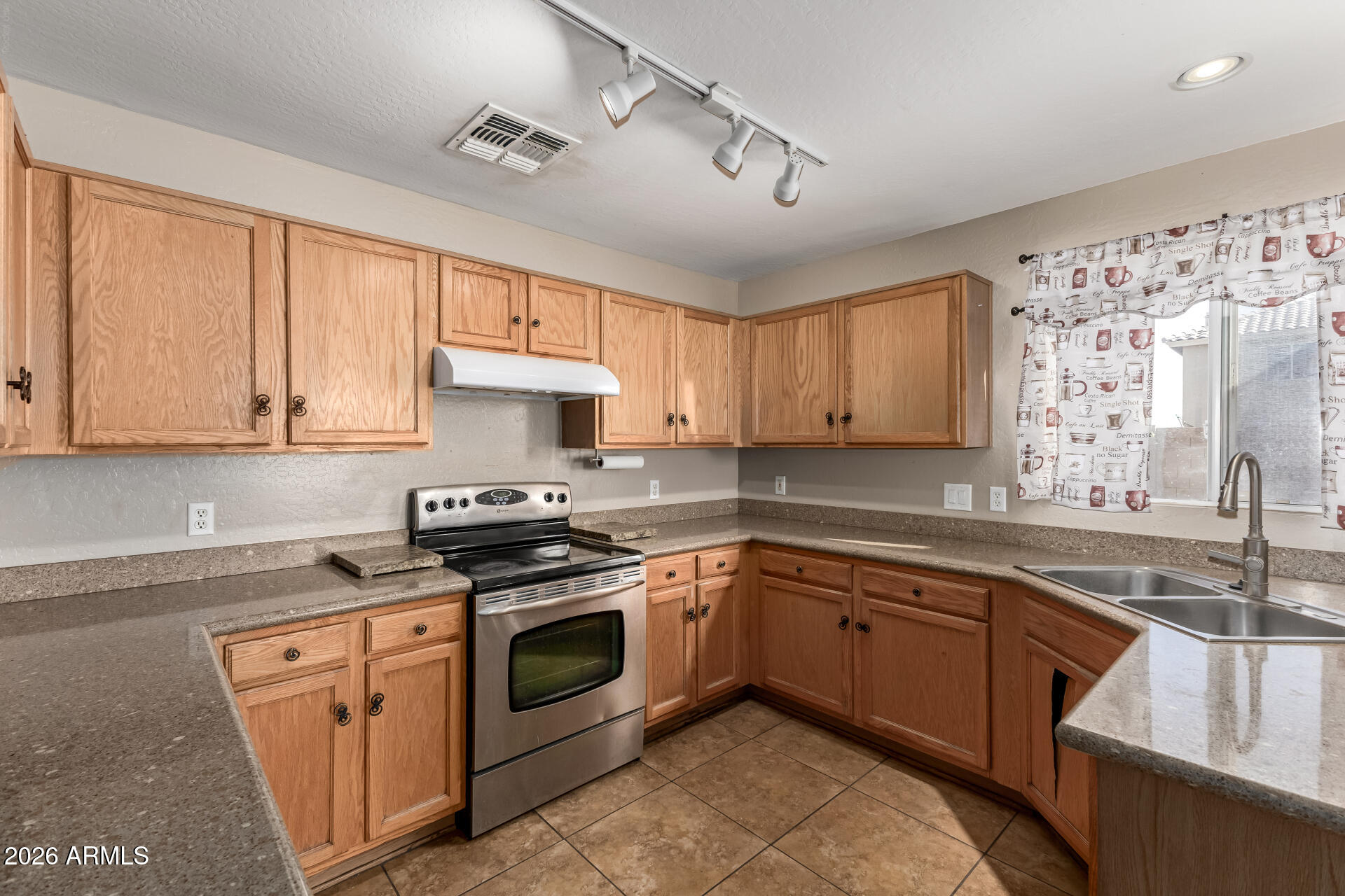 SUNDIAL 4 UNIT 1 REPLAT - Residential