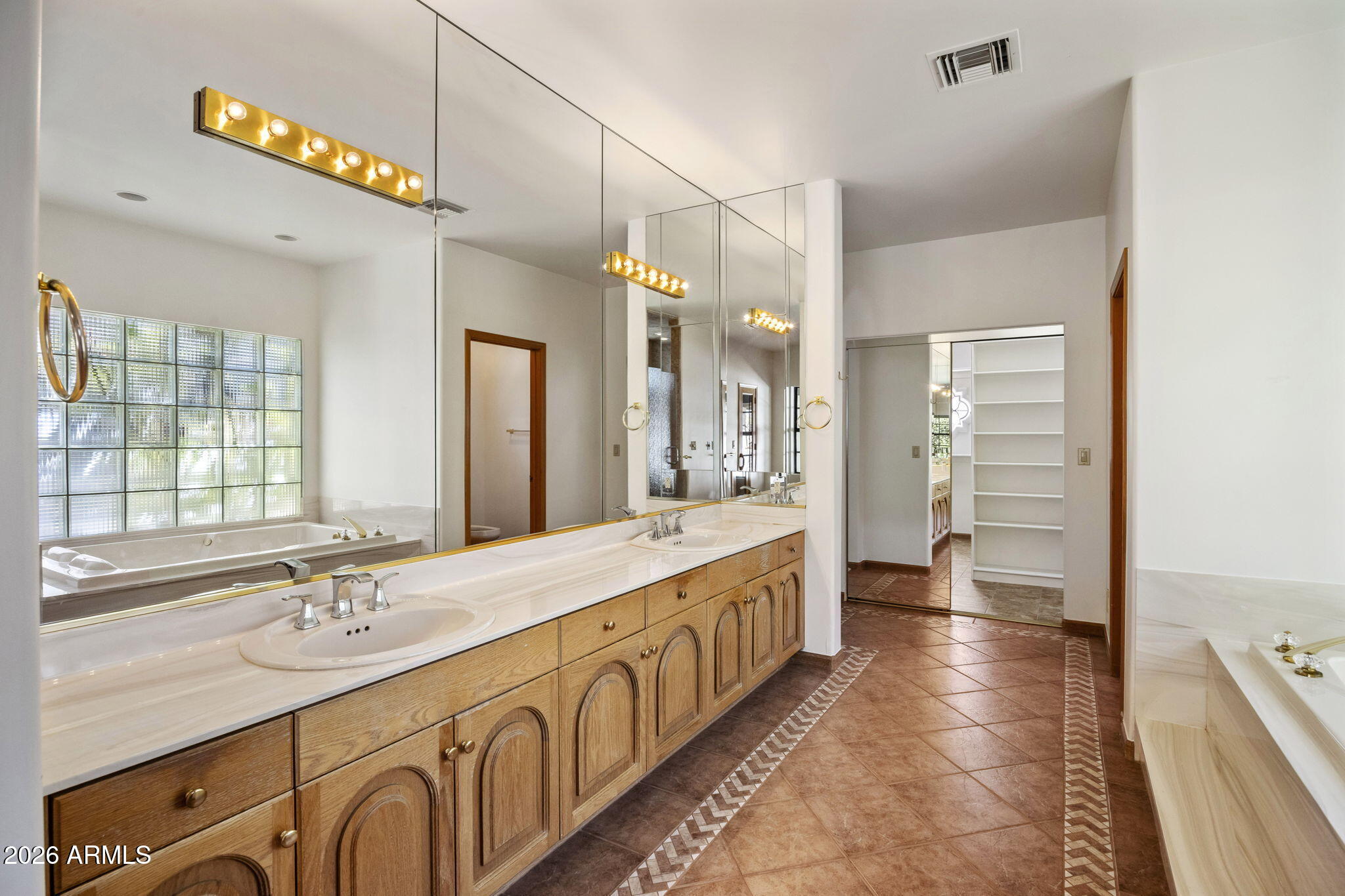 CAMELBACK COUNTRY ESTATES 6 - Residential