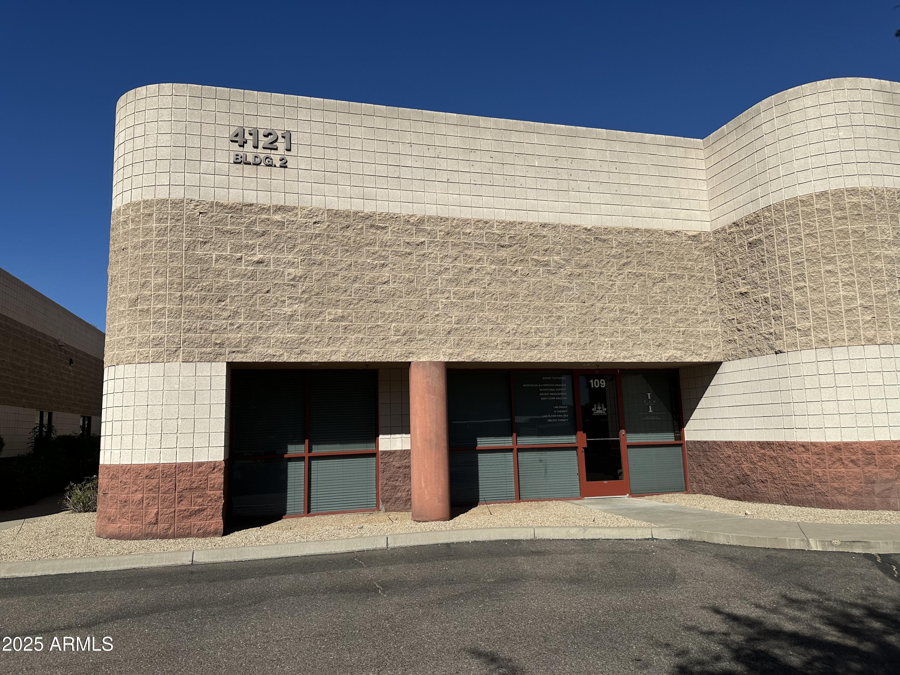 Turnkey Office Building Near Dana Park - Prime East Valley Location. Discover this beautifully maintained office building featuring seven fully built-out private offices. Spacious reception area and open work zone. Private restrooms and ample parking
Modern finishes throughout. High-traffic, easily accessible location near Baseline & Val Vista. Located in the heart of the East Valley, this property sits minutes from Dana Park's upscale retail and dining district, offering quick freeway access and a central point between Gilbert, Mesa, and Chandler business corridors.