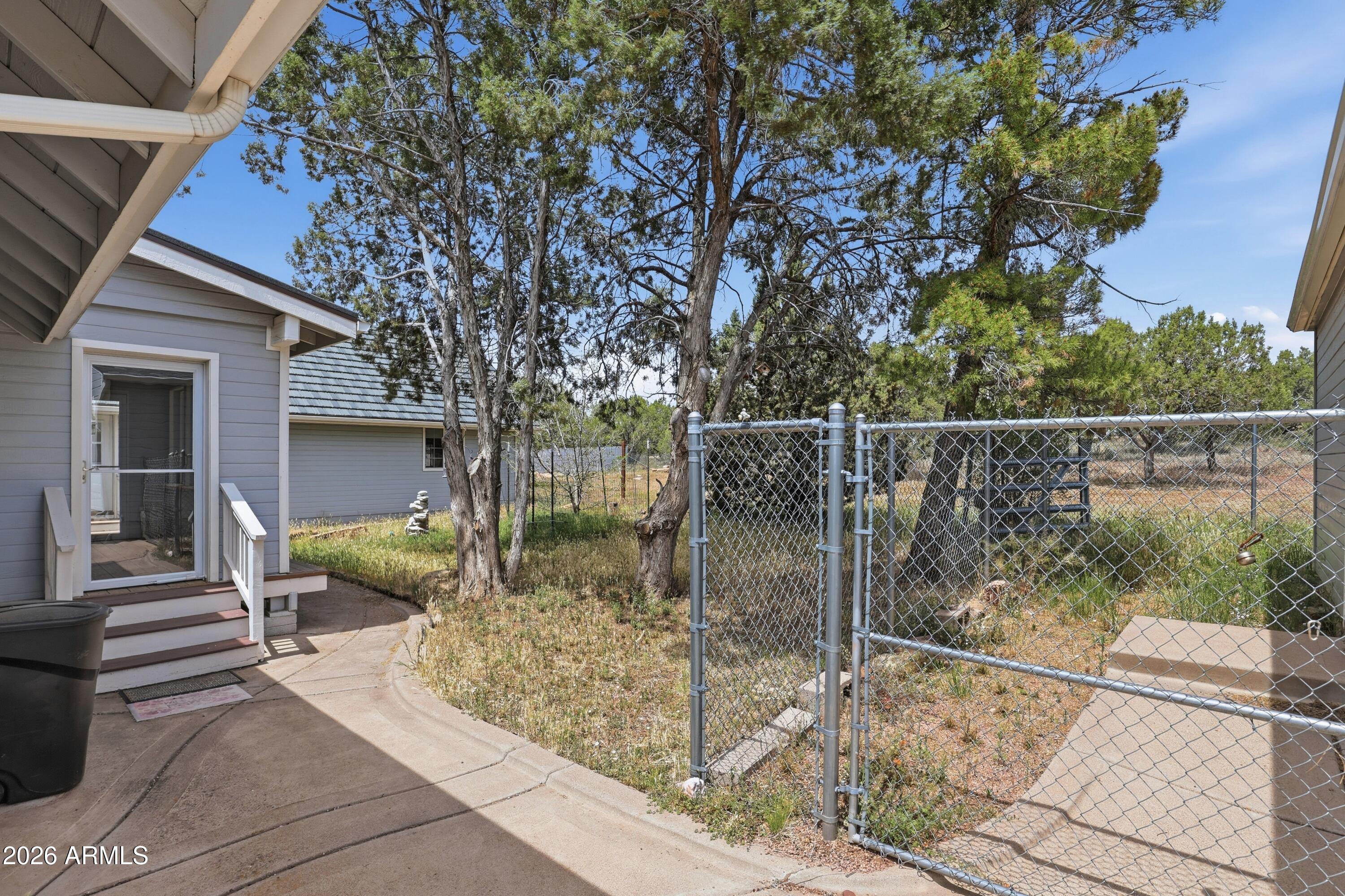 COUNTRY CLUB RANCHOS - Residential