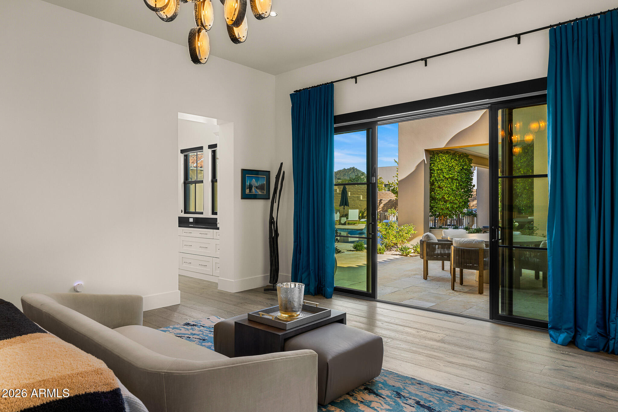 WHITE HORSE - Residential