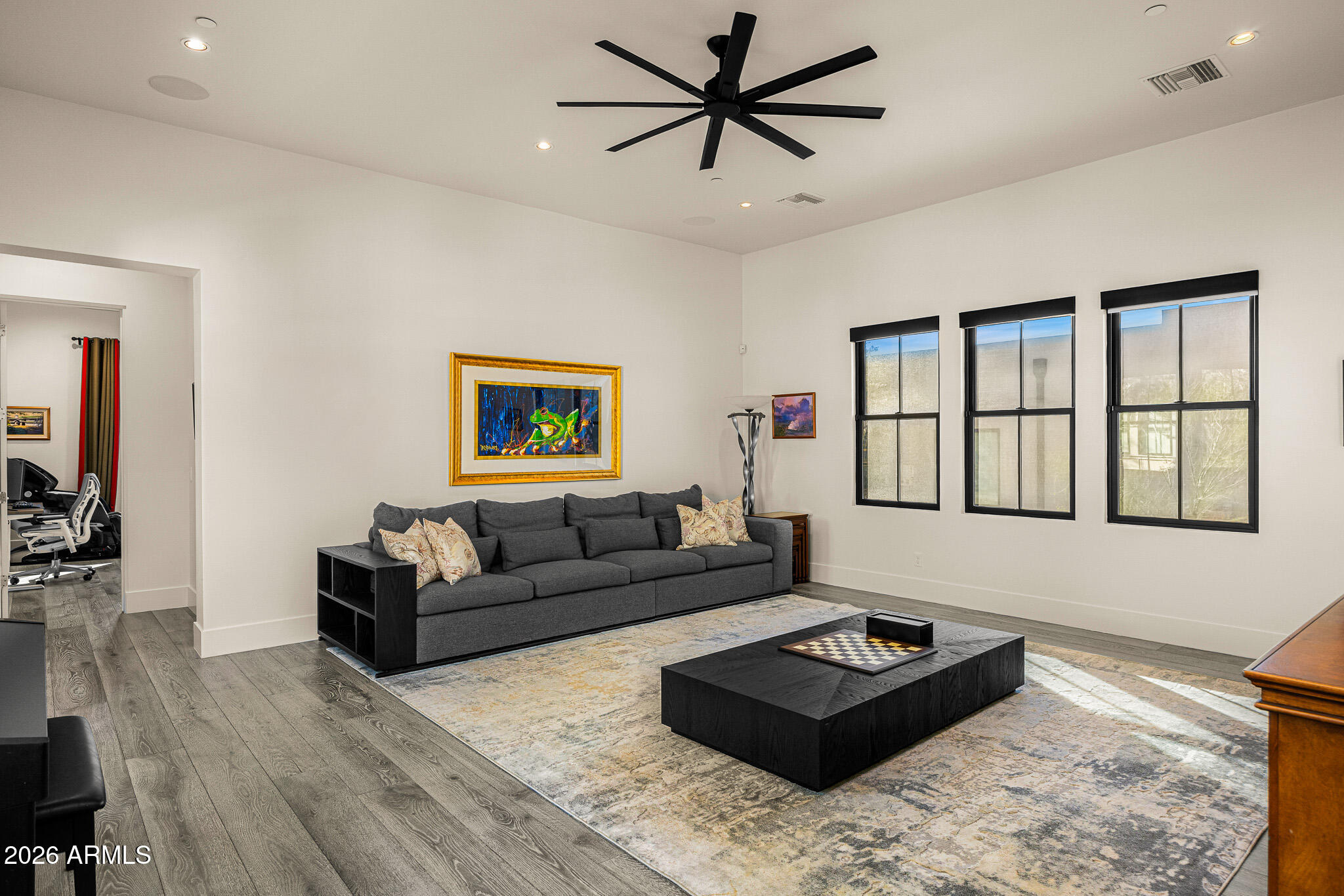 WHITE HORSE - Residential