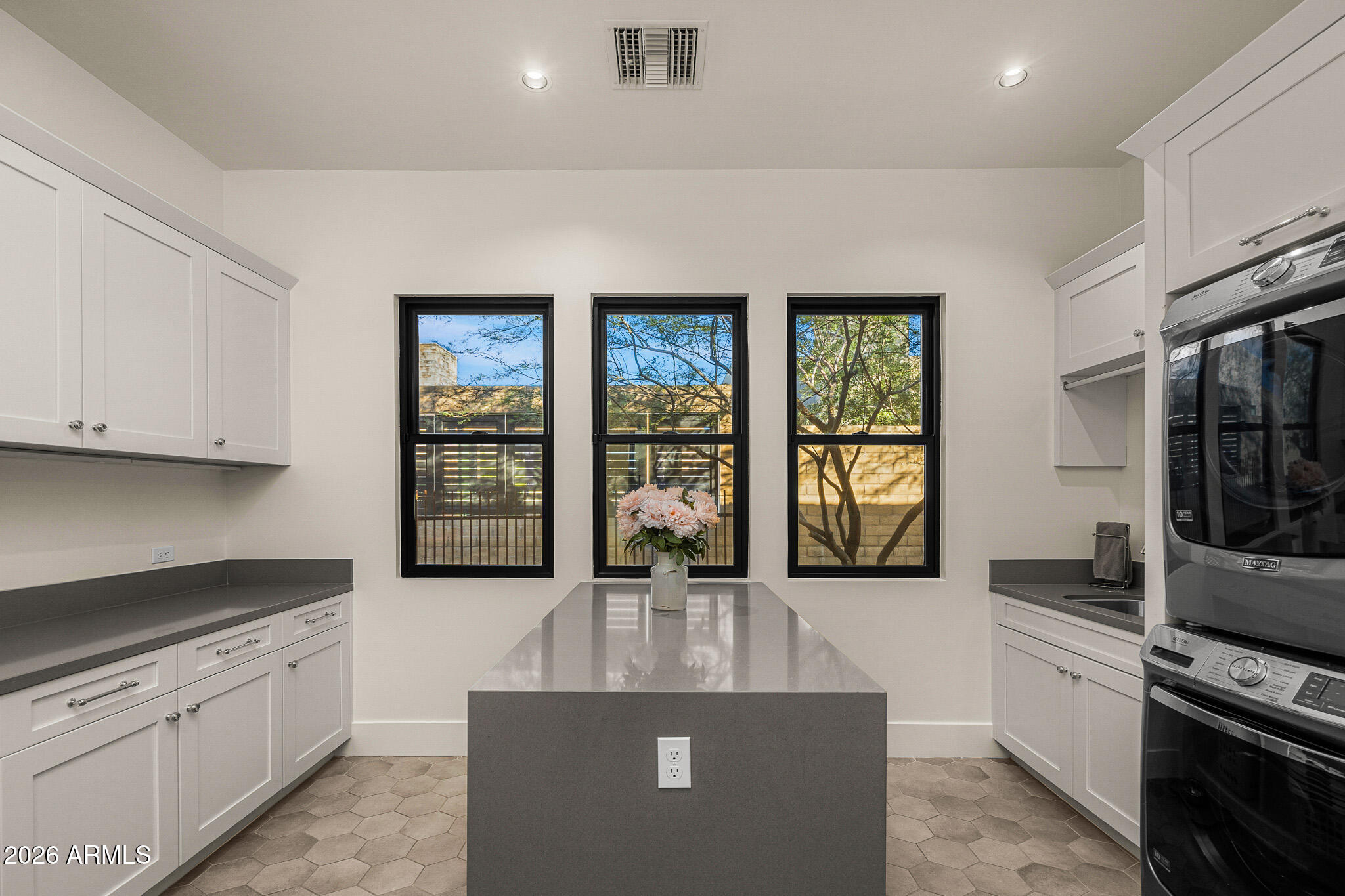 WHITE HORSE - Residential
