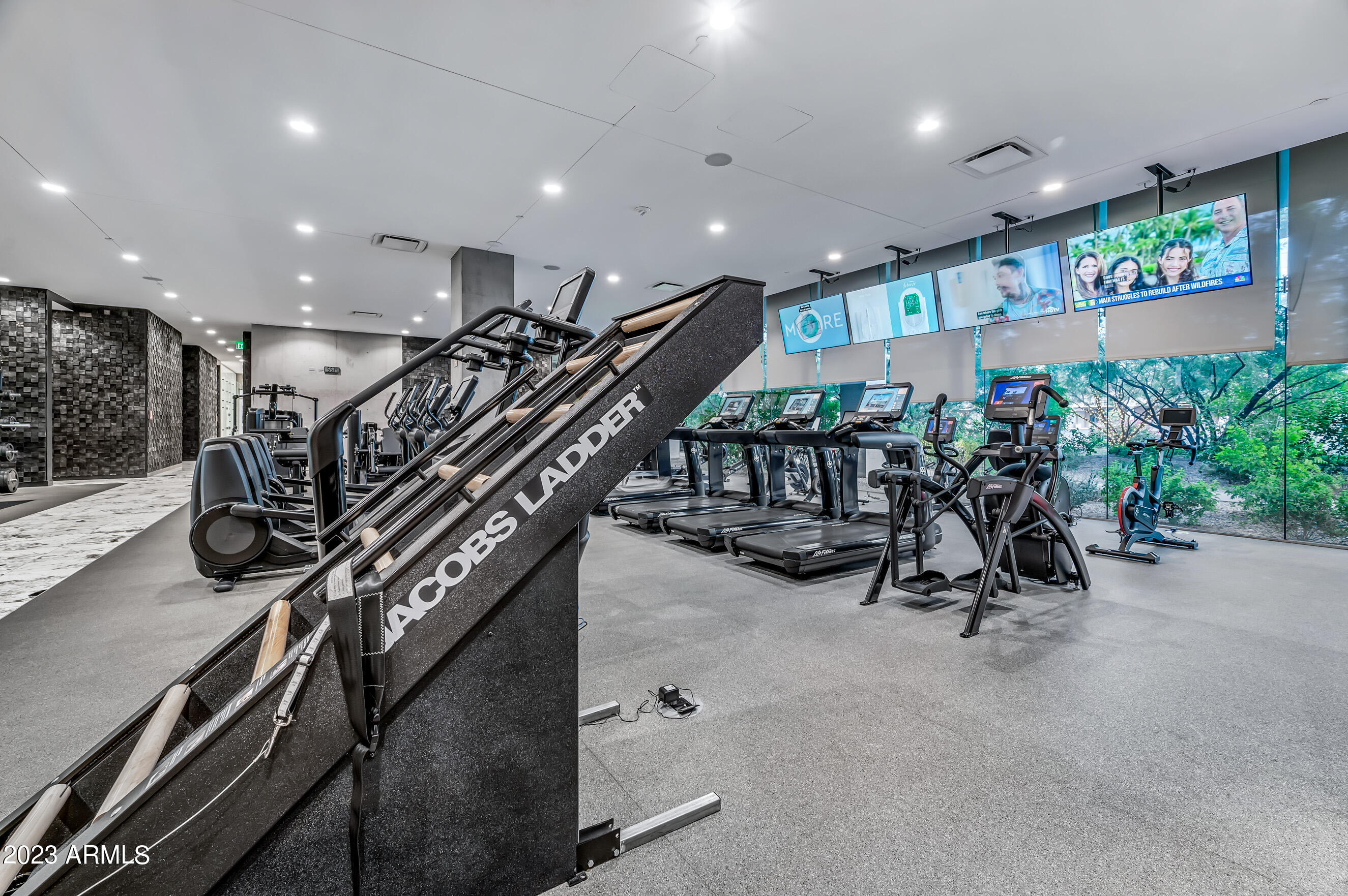 OPTIMA KIERLAND CENTER 7180 CONDOMINIUM 1ST AMD AN - Residential