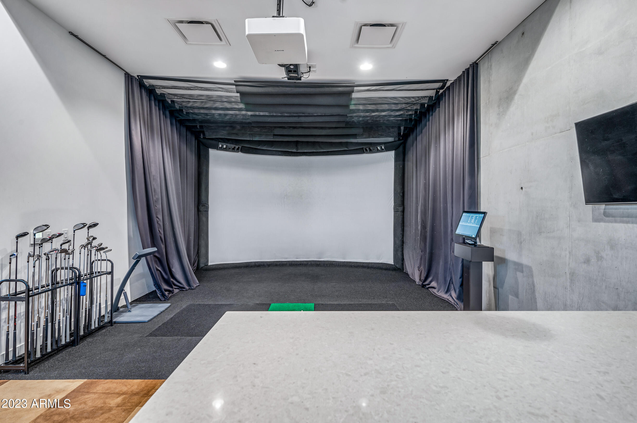 OPTIMA KIERLAND CENTER 7180 CONDOMINIUM 1ST AMD AN - Residential