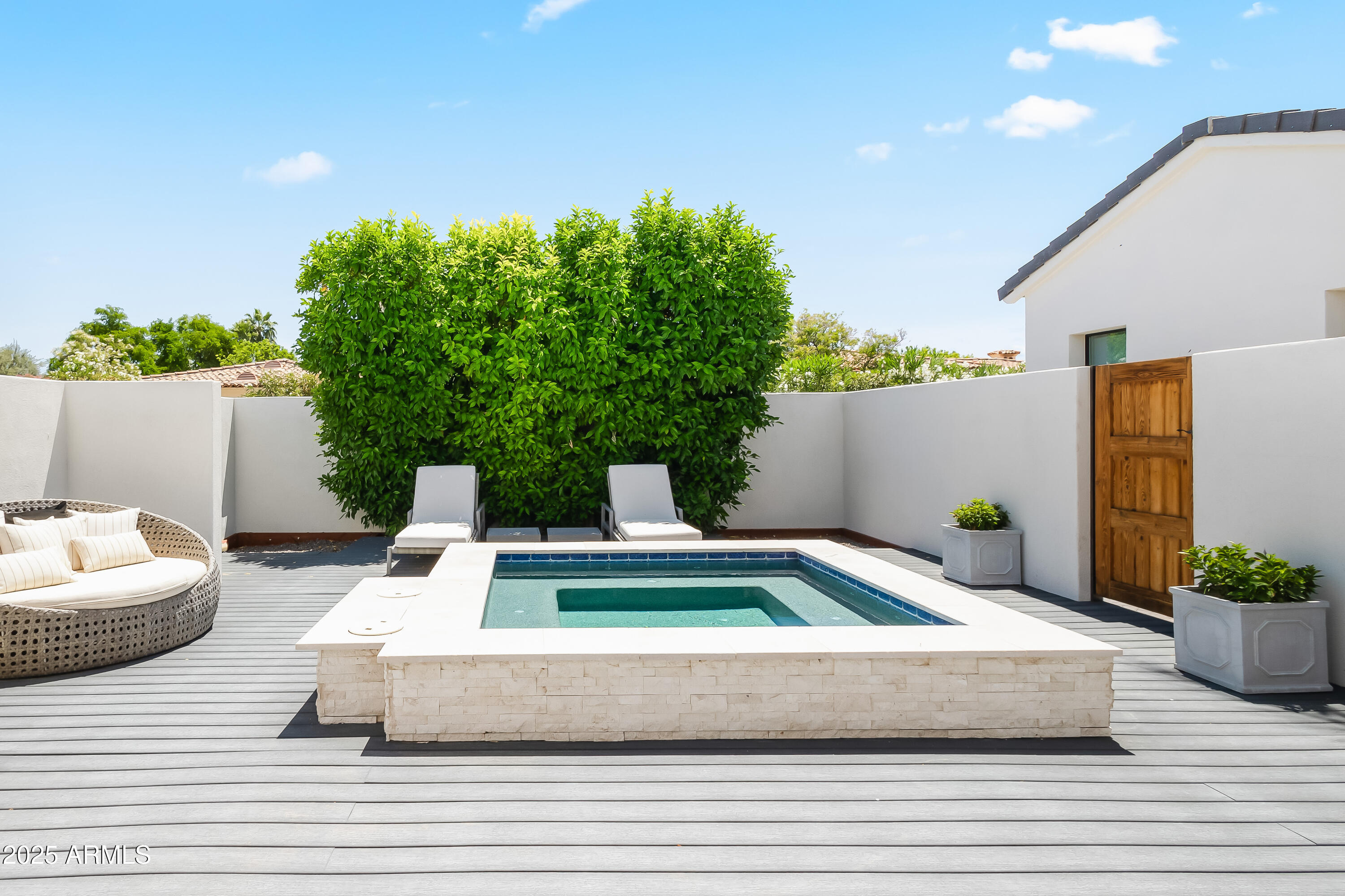 STONEVIEW - Residential