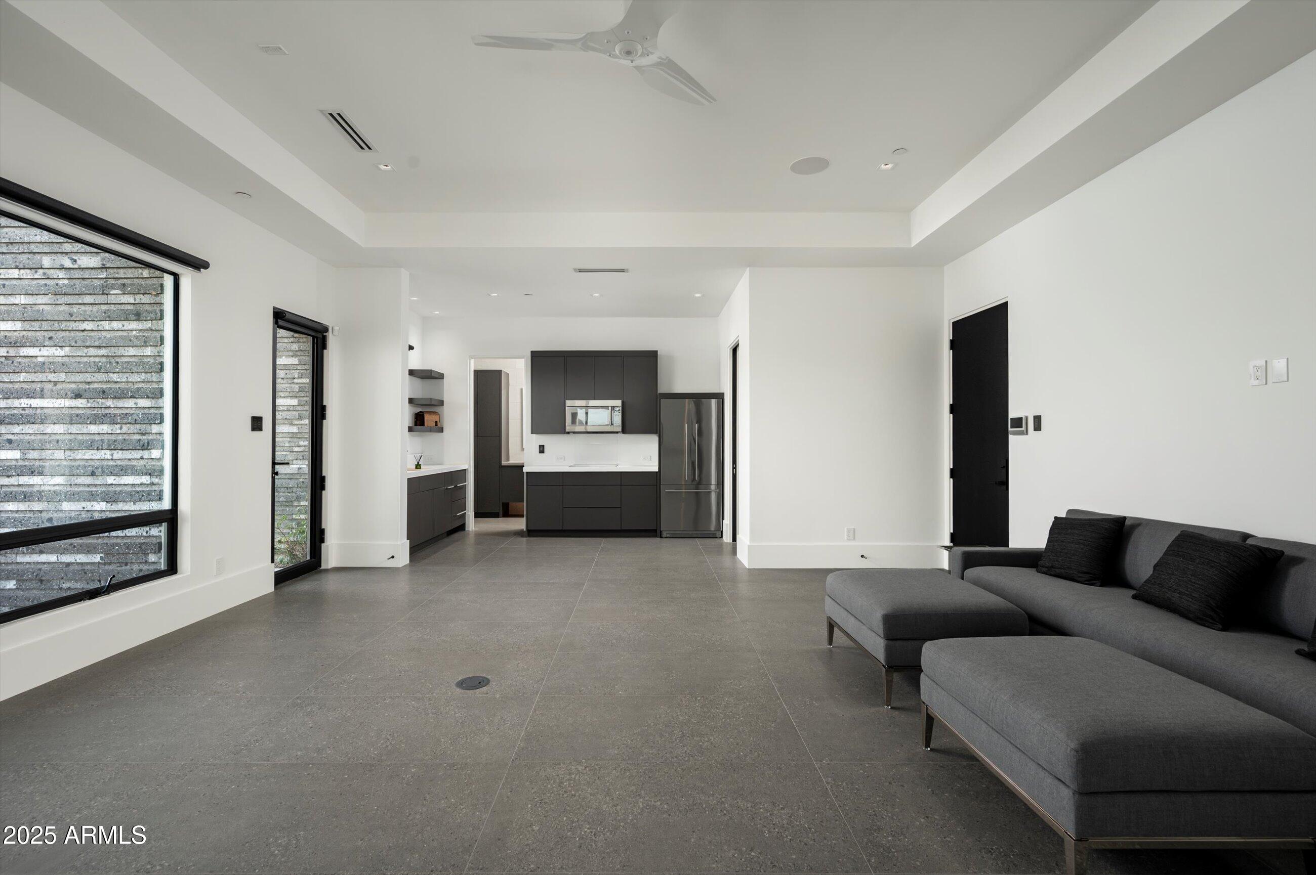 LEGEND CANYON - Residential