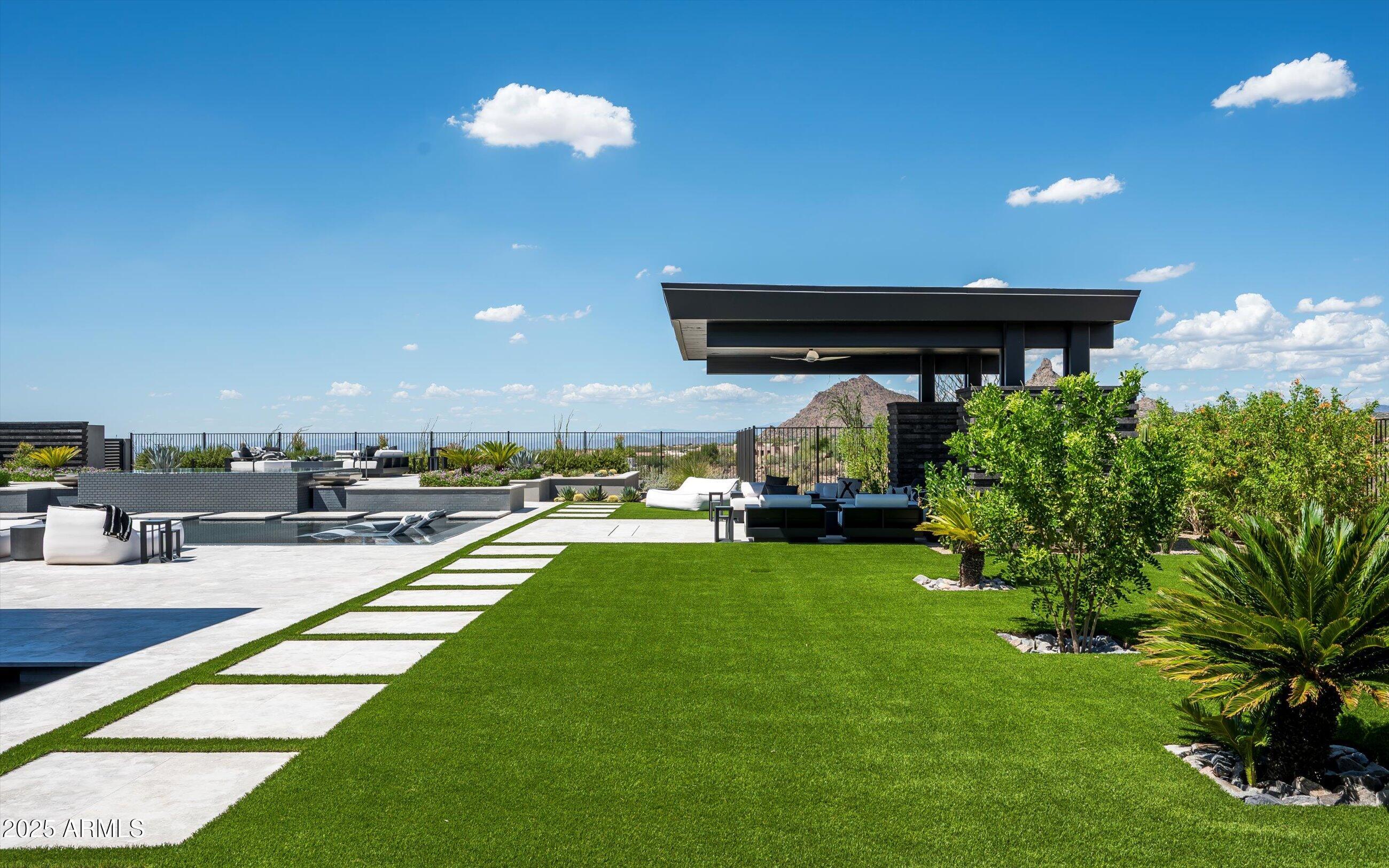 LEGEND CANYON - Residential