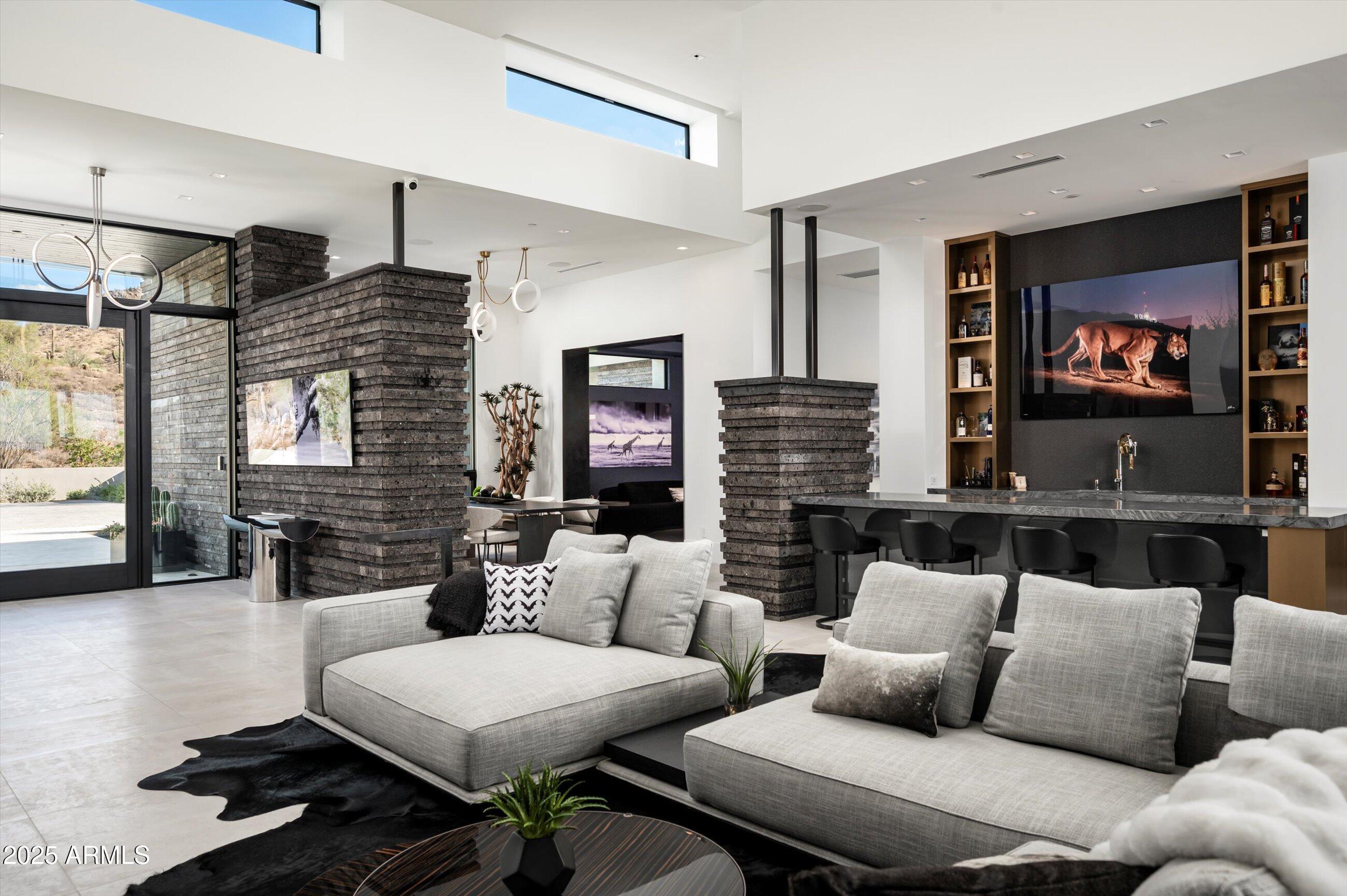 LEGEND CANYON - Residential