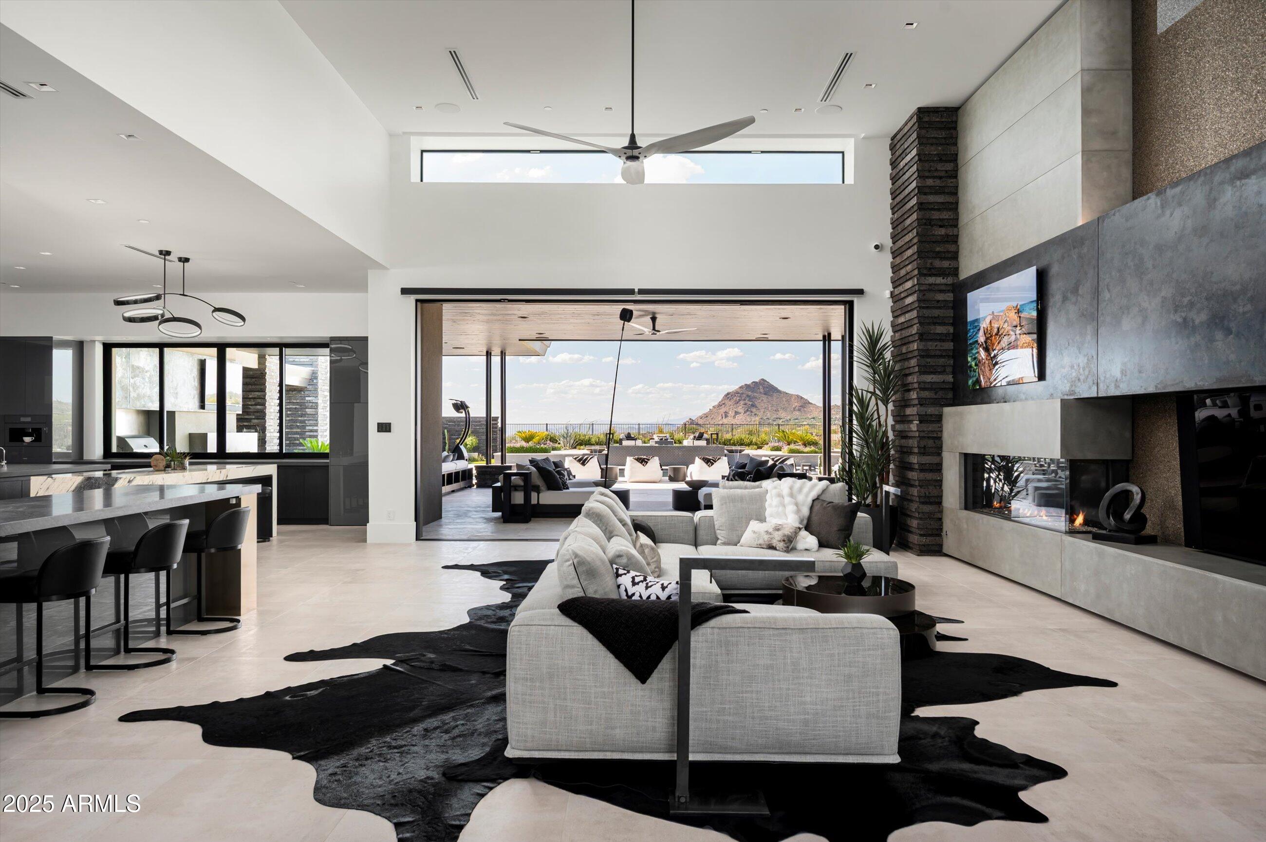 LEGEND CANYON - Residential