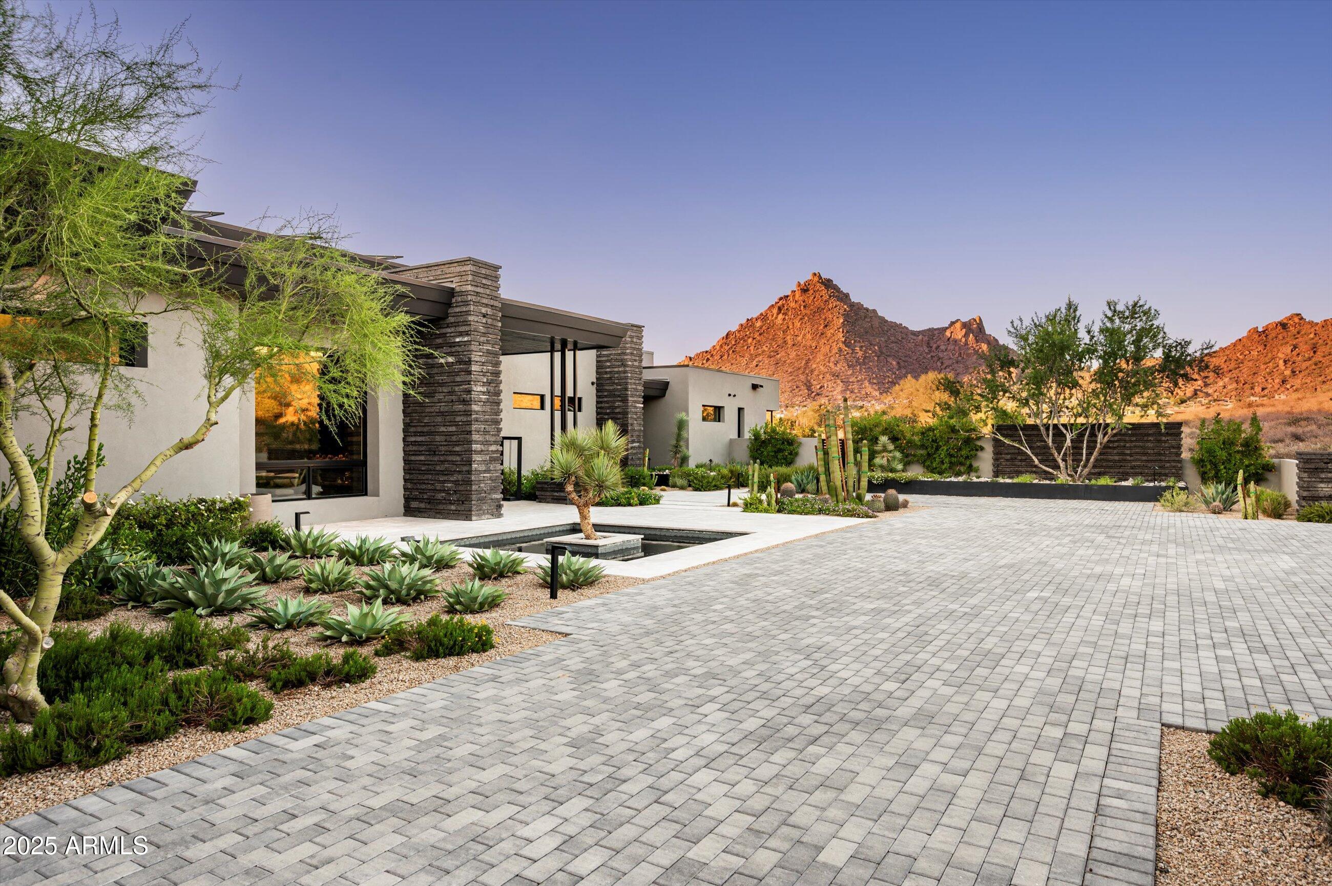LEGEND CANYON - Residential
