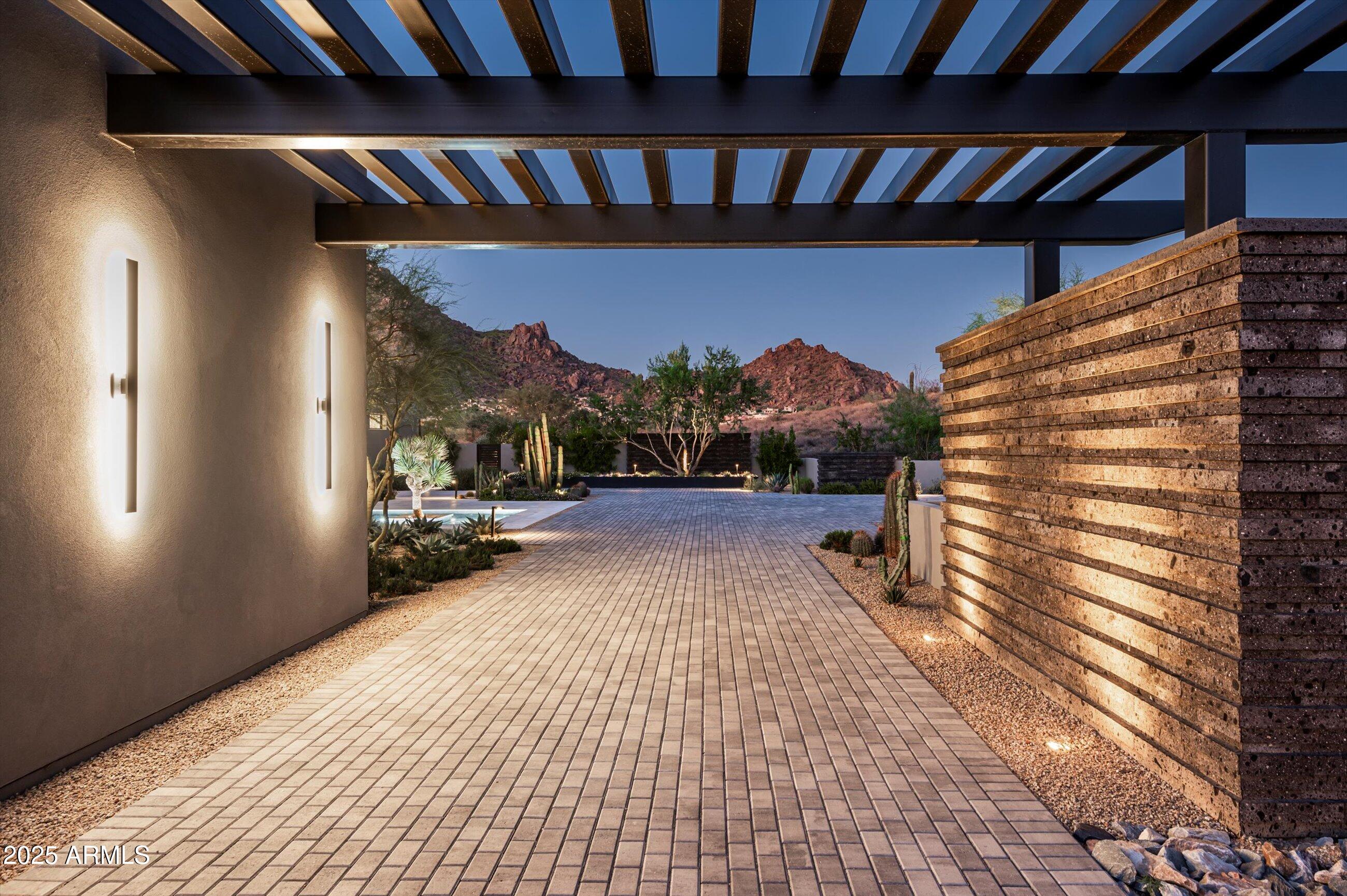 LEGEND CANYON - Residential
