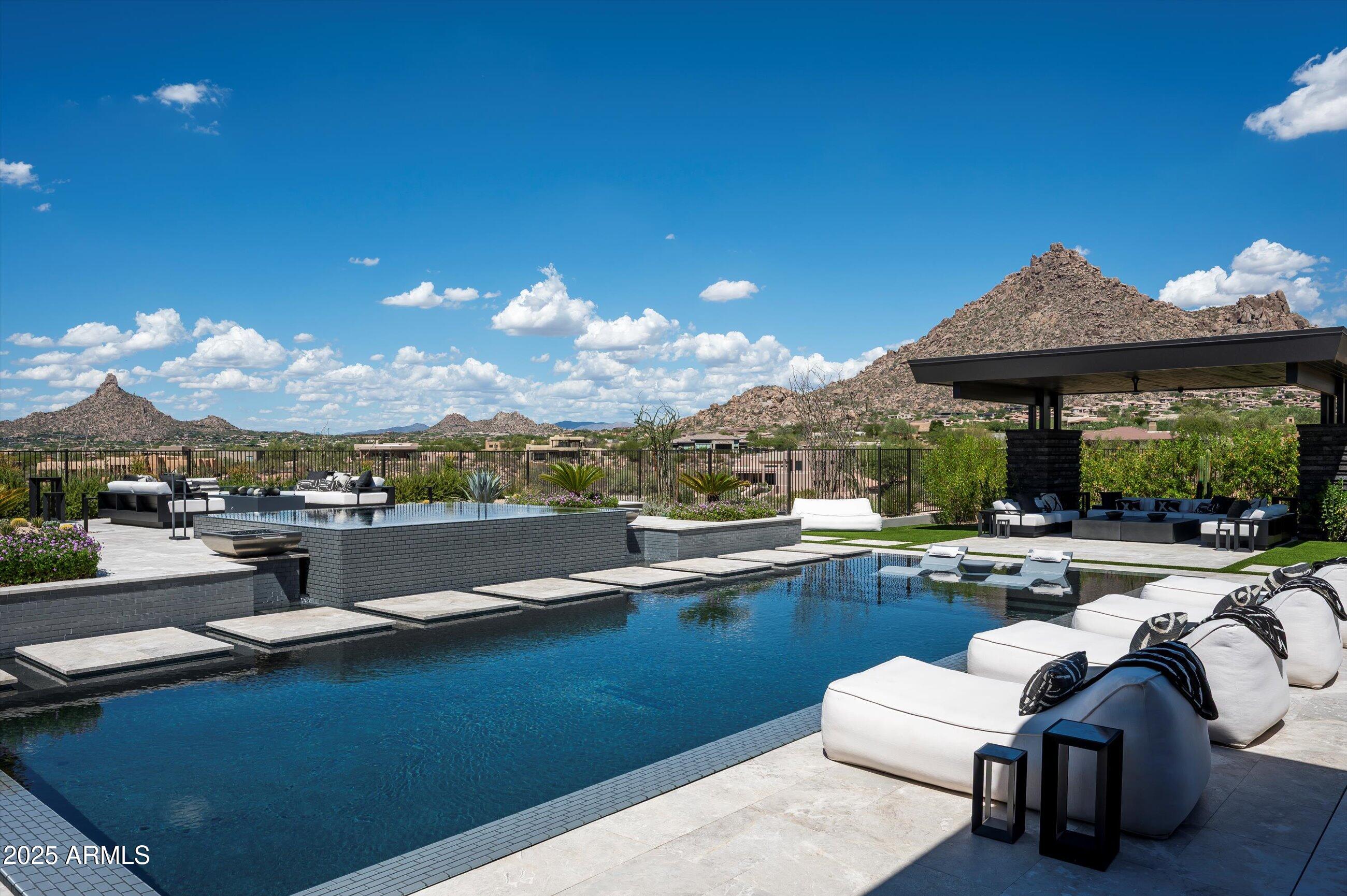 LEGEND CANYON - Residential