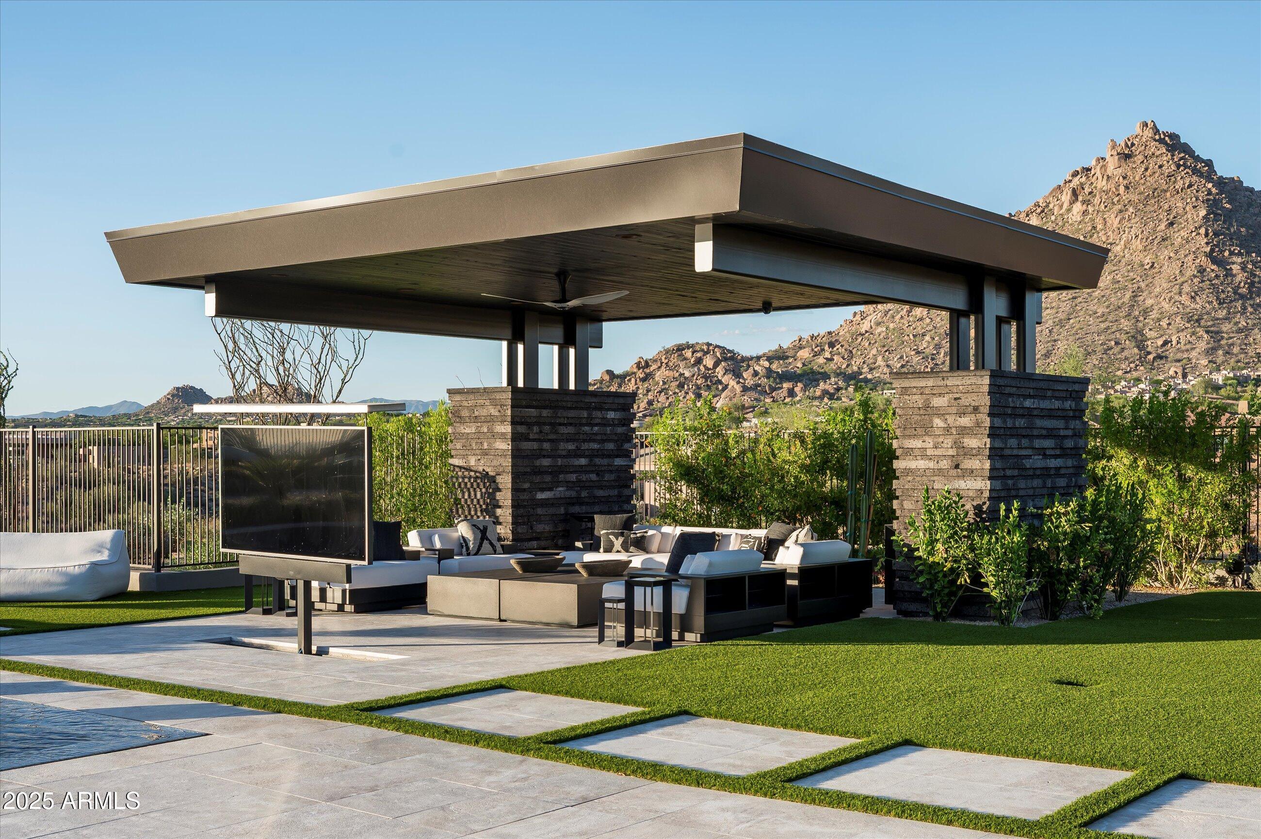 LEGEND CANYON - Residential