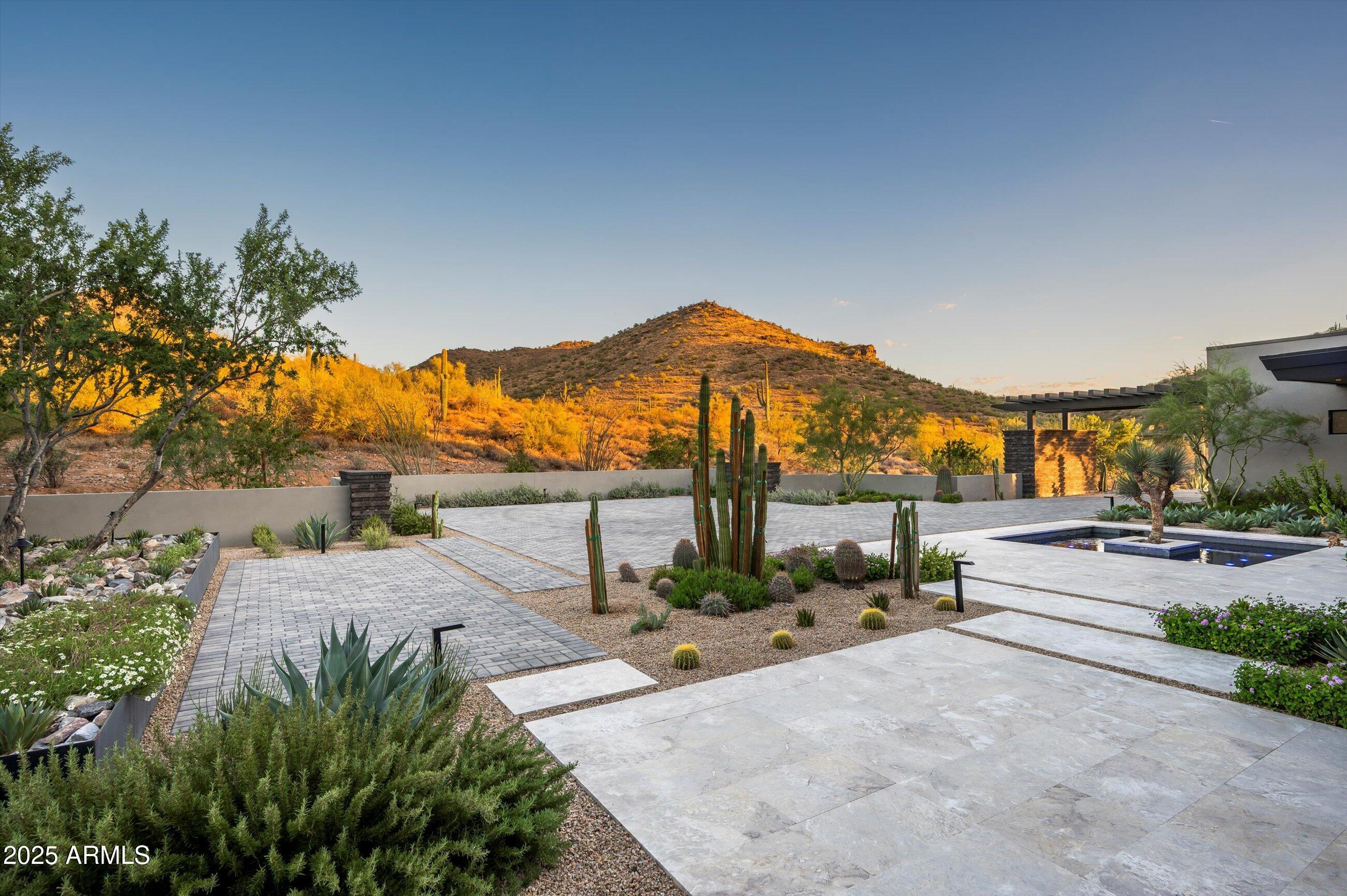 LEGEND CANYON - Residential