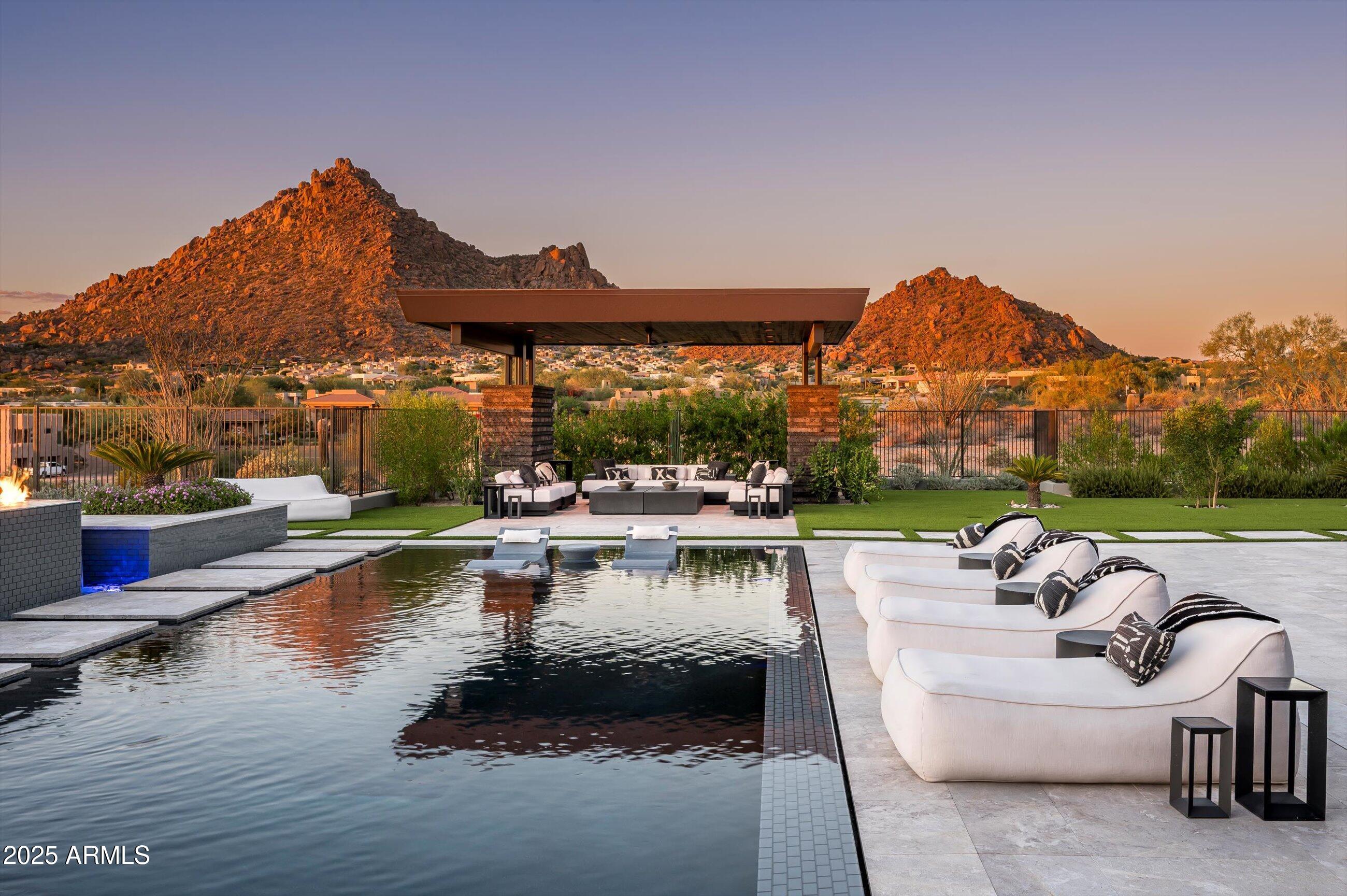 LEGEND CANYON - Residential