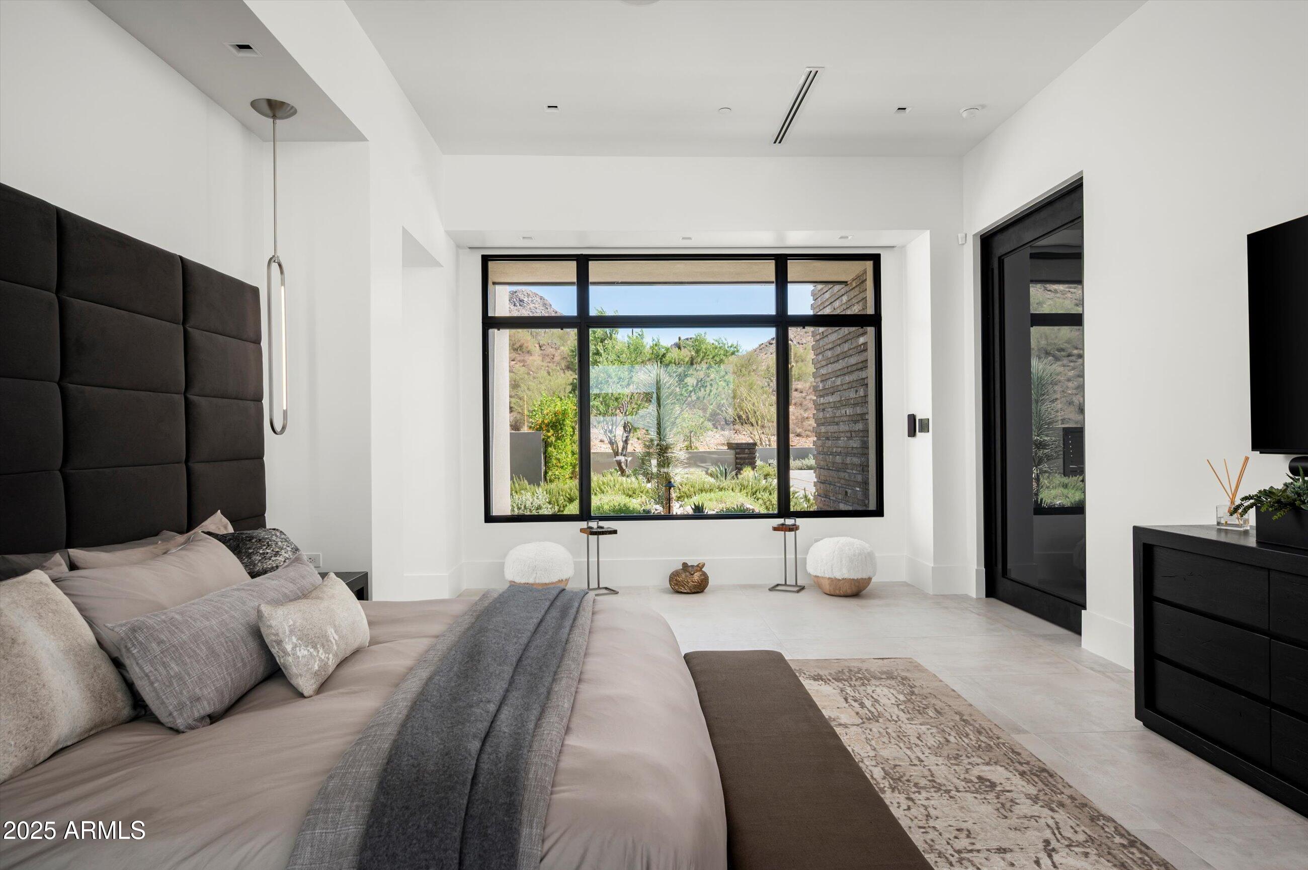 LEGEND CANYON - Residential