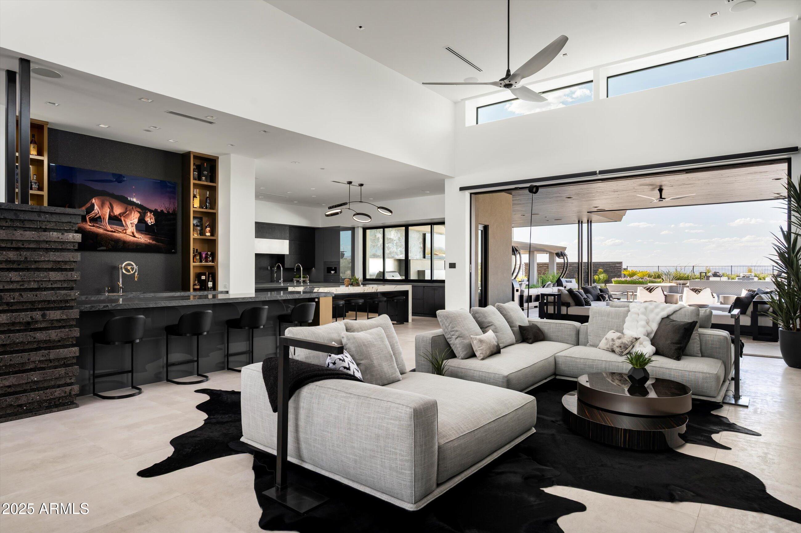 LEGEND CANYON - Residential