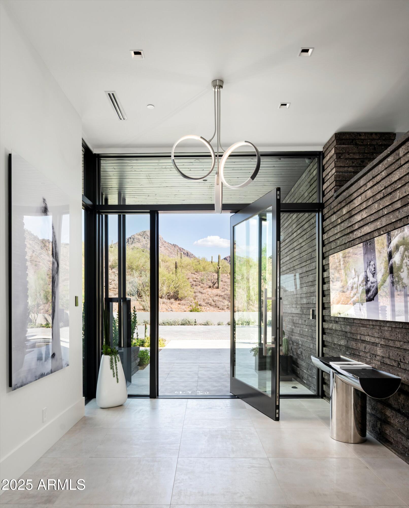 LEGEND CANYON - Residential