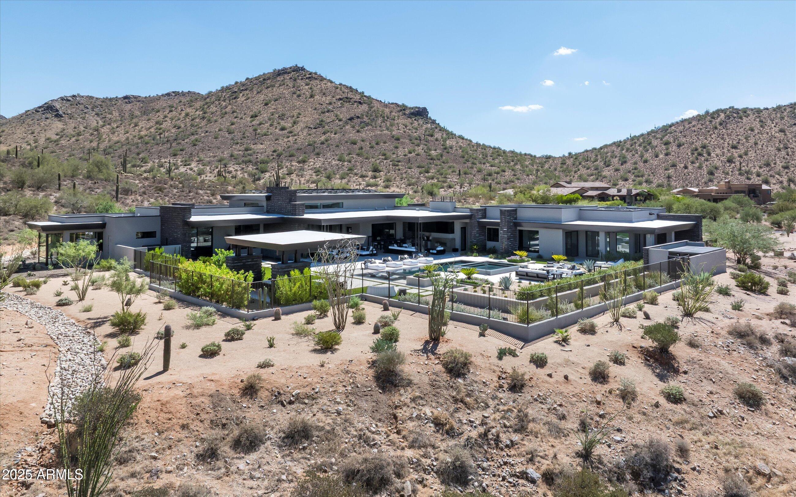 LEGEND CANYON - Residential