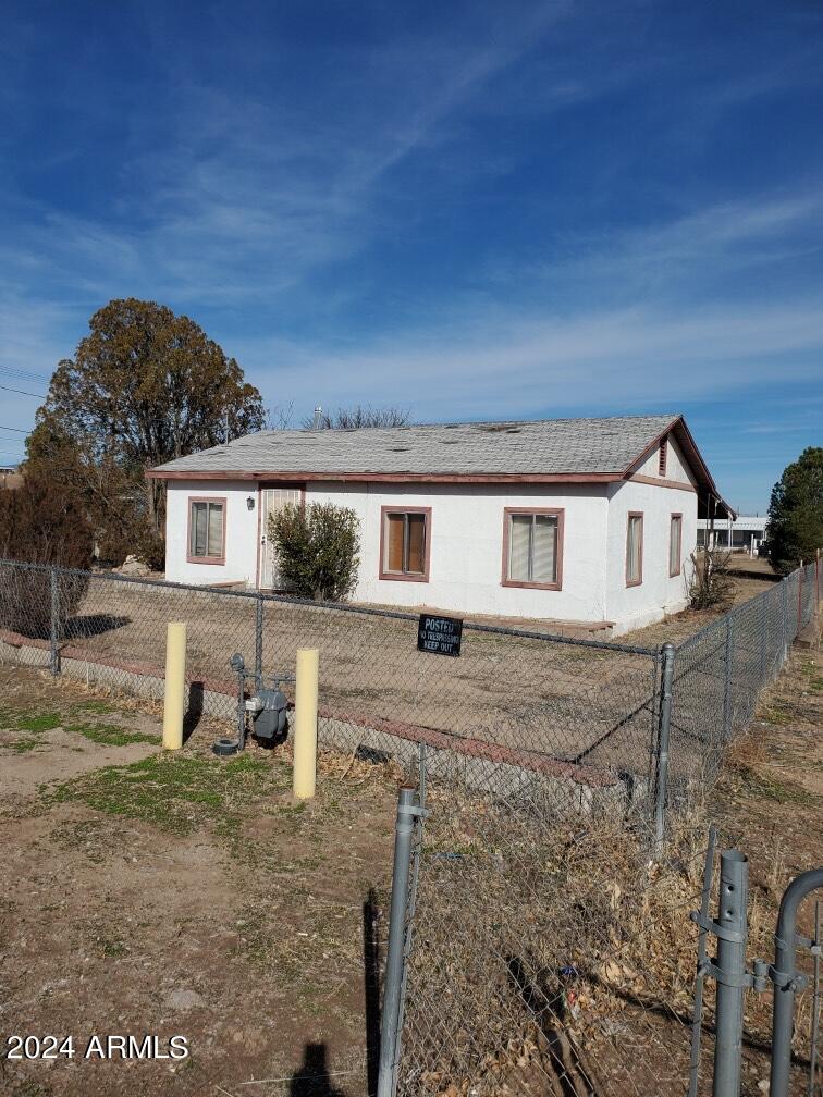 AS IS HOME on a large lot!
This home is small, but charming and 
ready to be turned into something amazing.