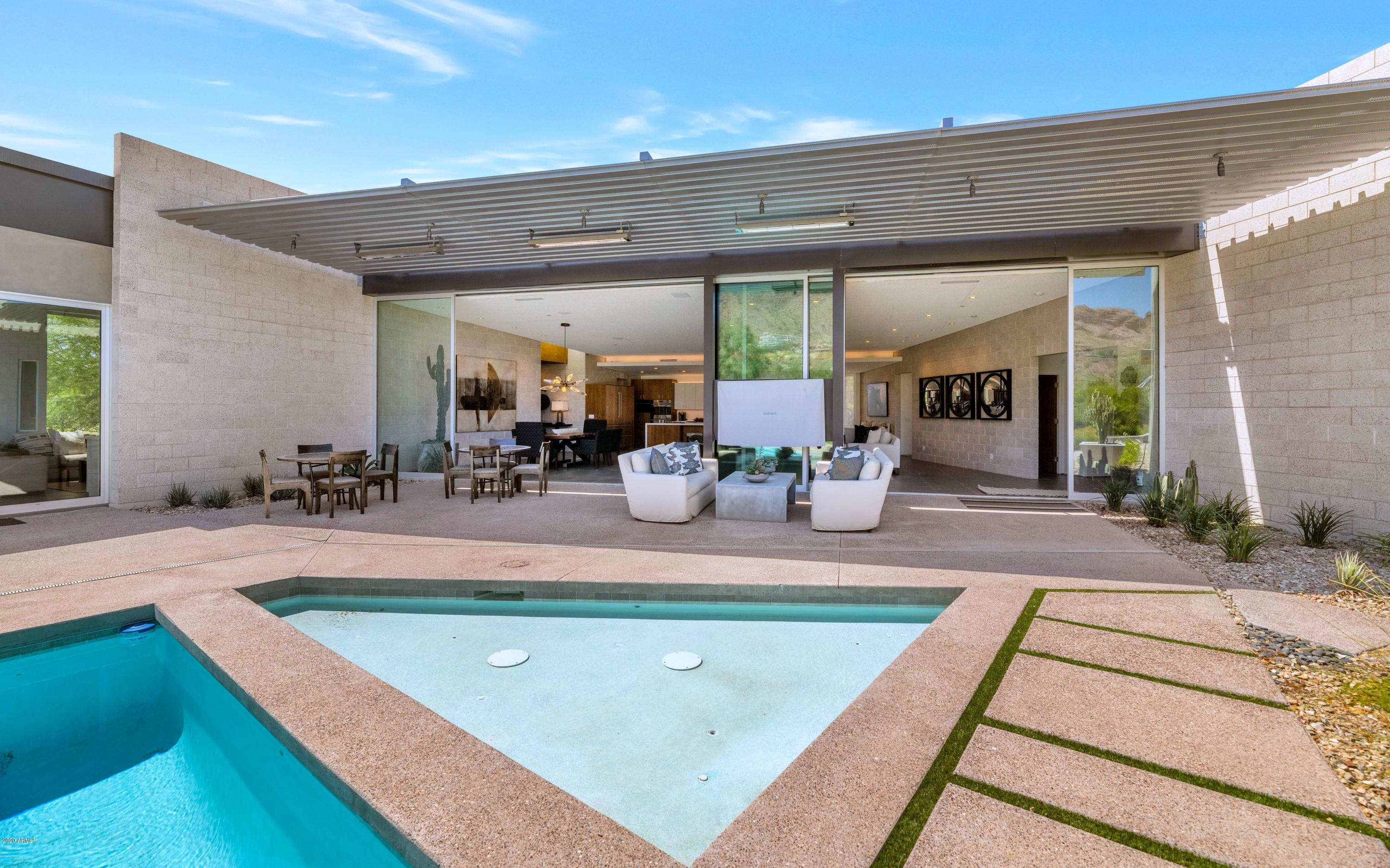 ROYAL VIEW - Residential