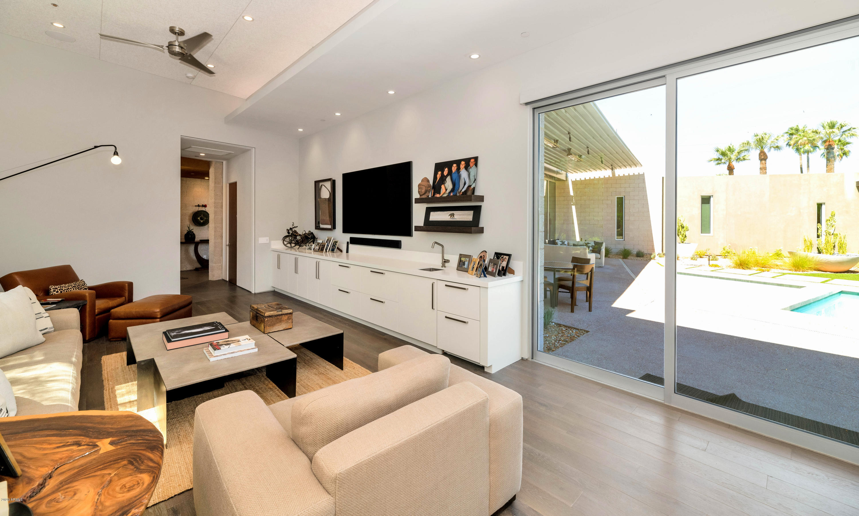 ROYAL VIEW - Residential