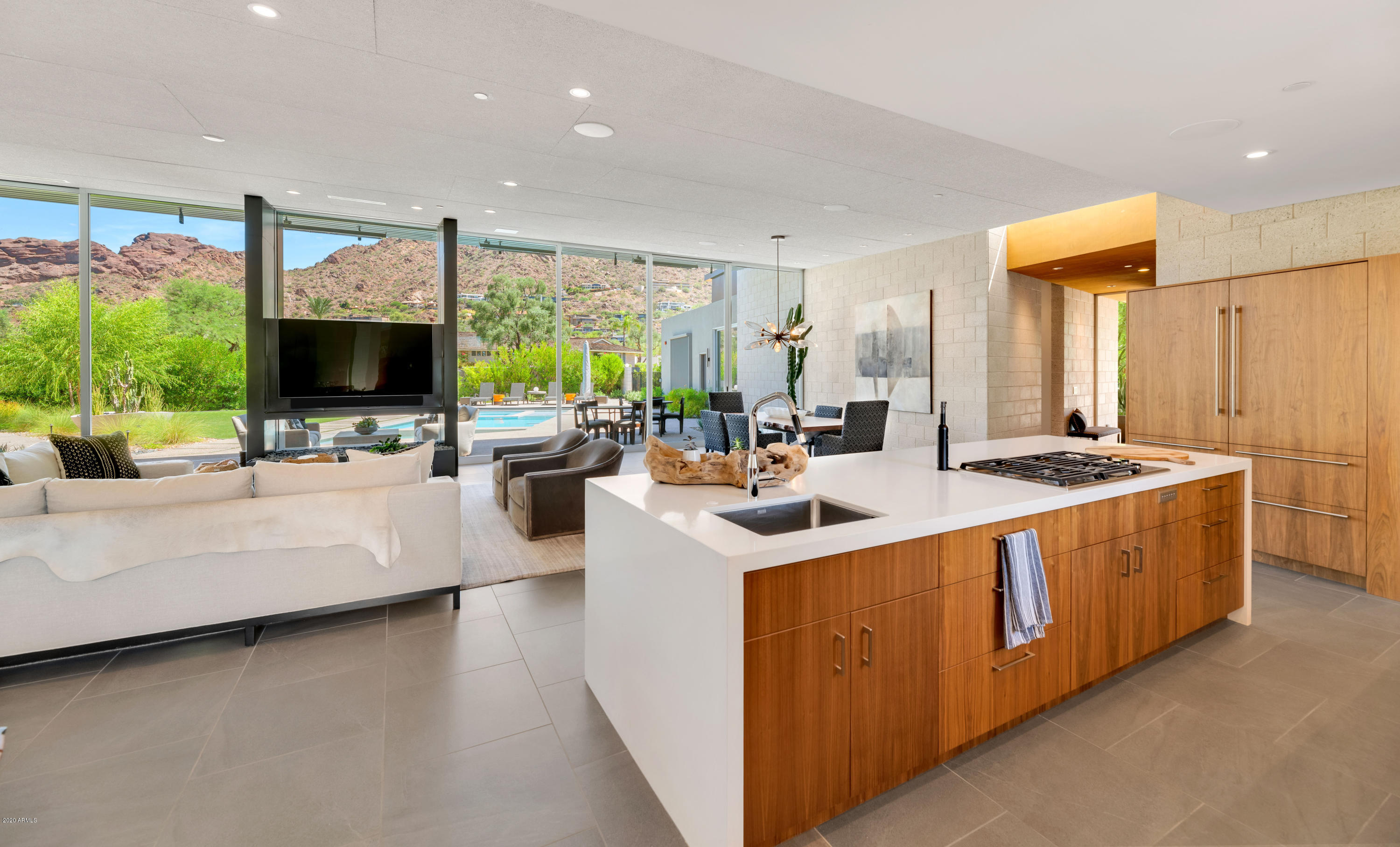 ROYAL VIEW - Residential
