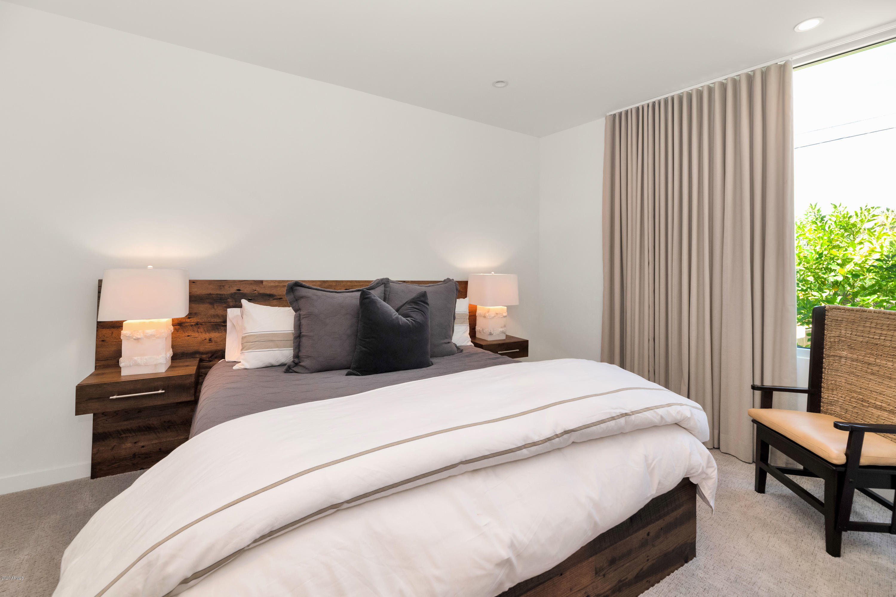 ROYAL VIEW - Residential