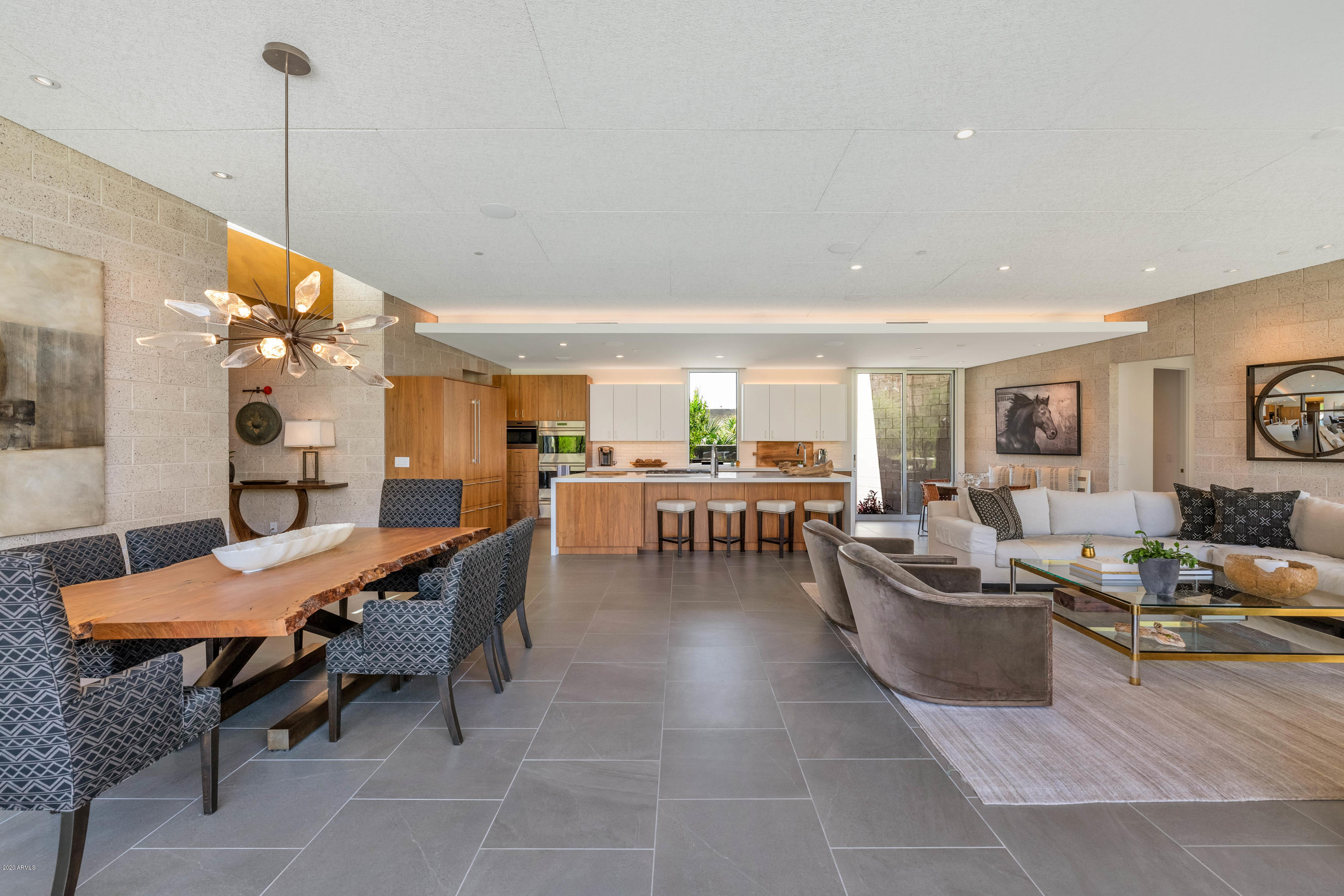 ROYAL VIEW - Residential