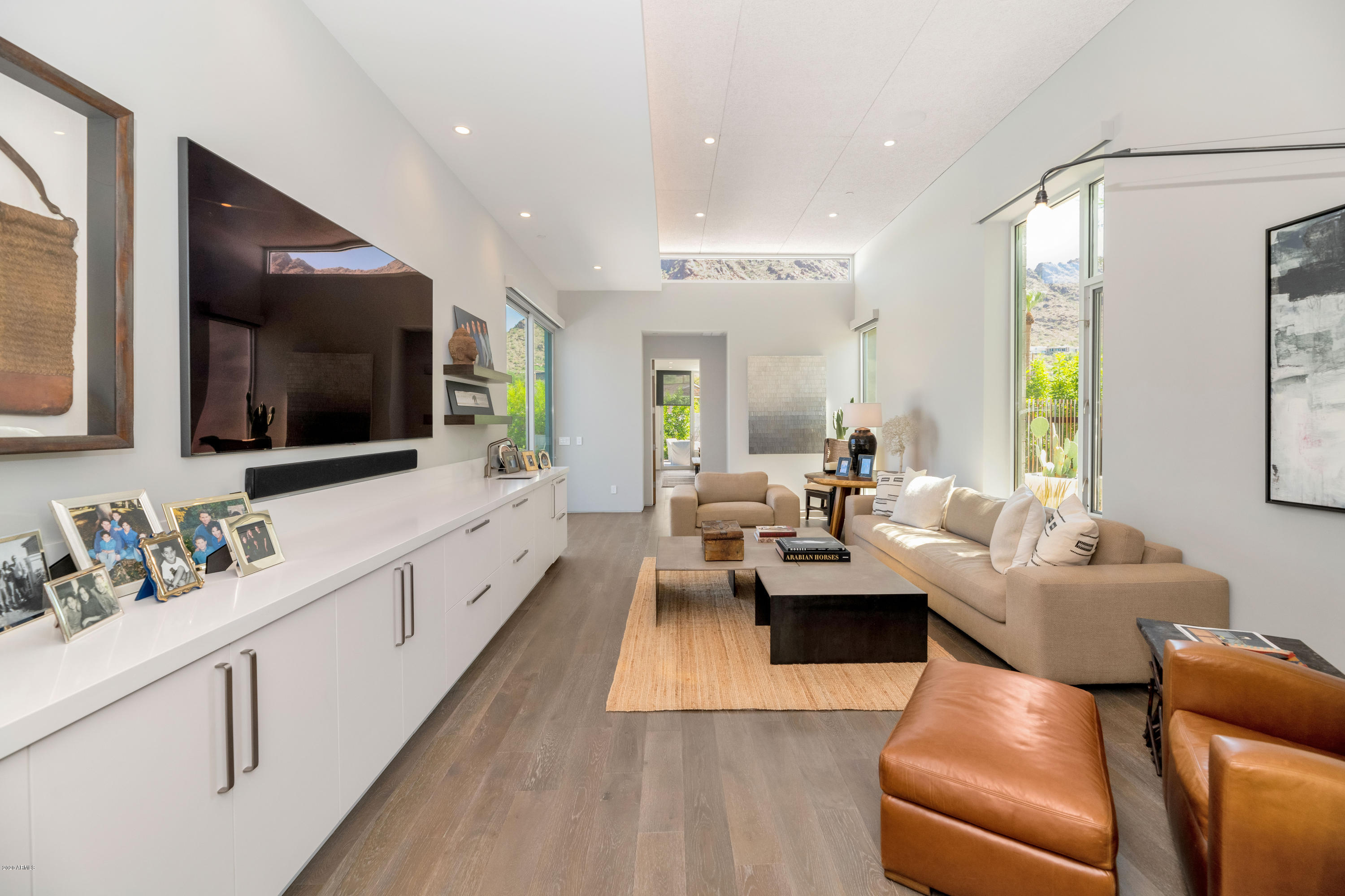 ROYAL VIEW - Residential