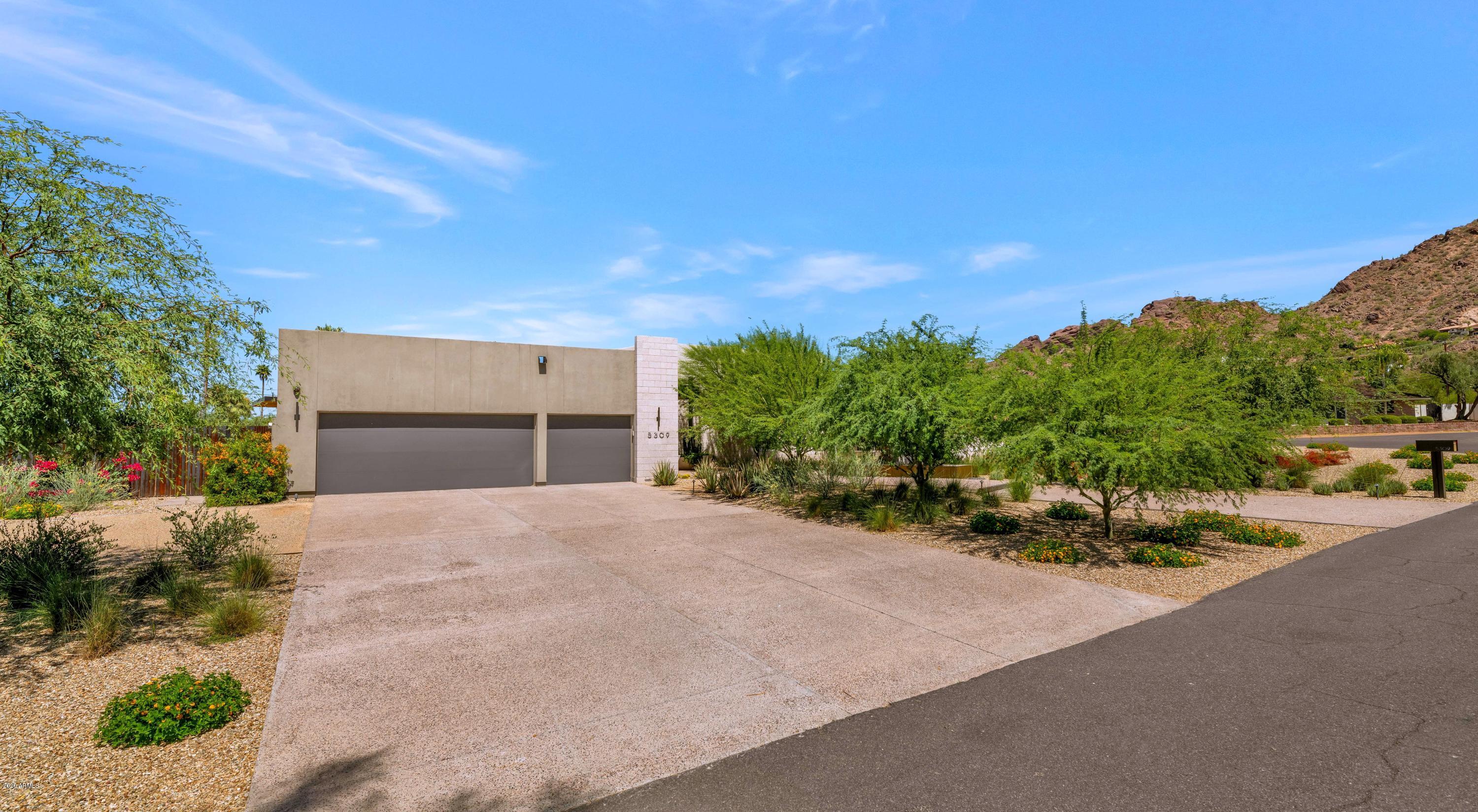 ROYAL VIEW - Residential