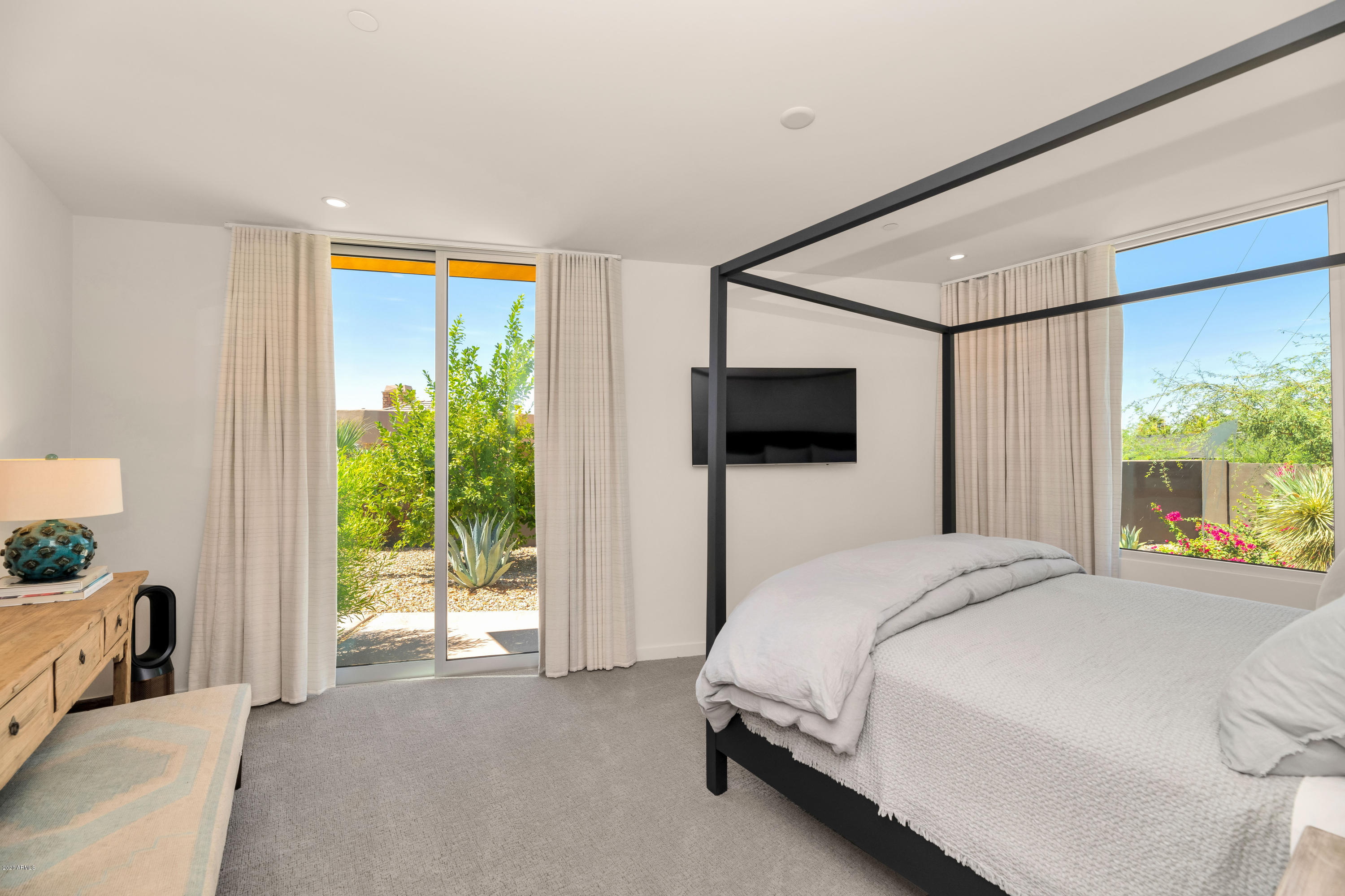 ROYAL VIEW - Residential