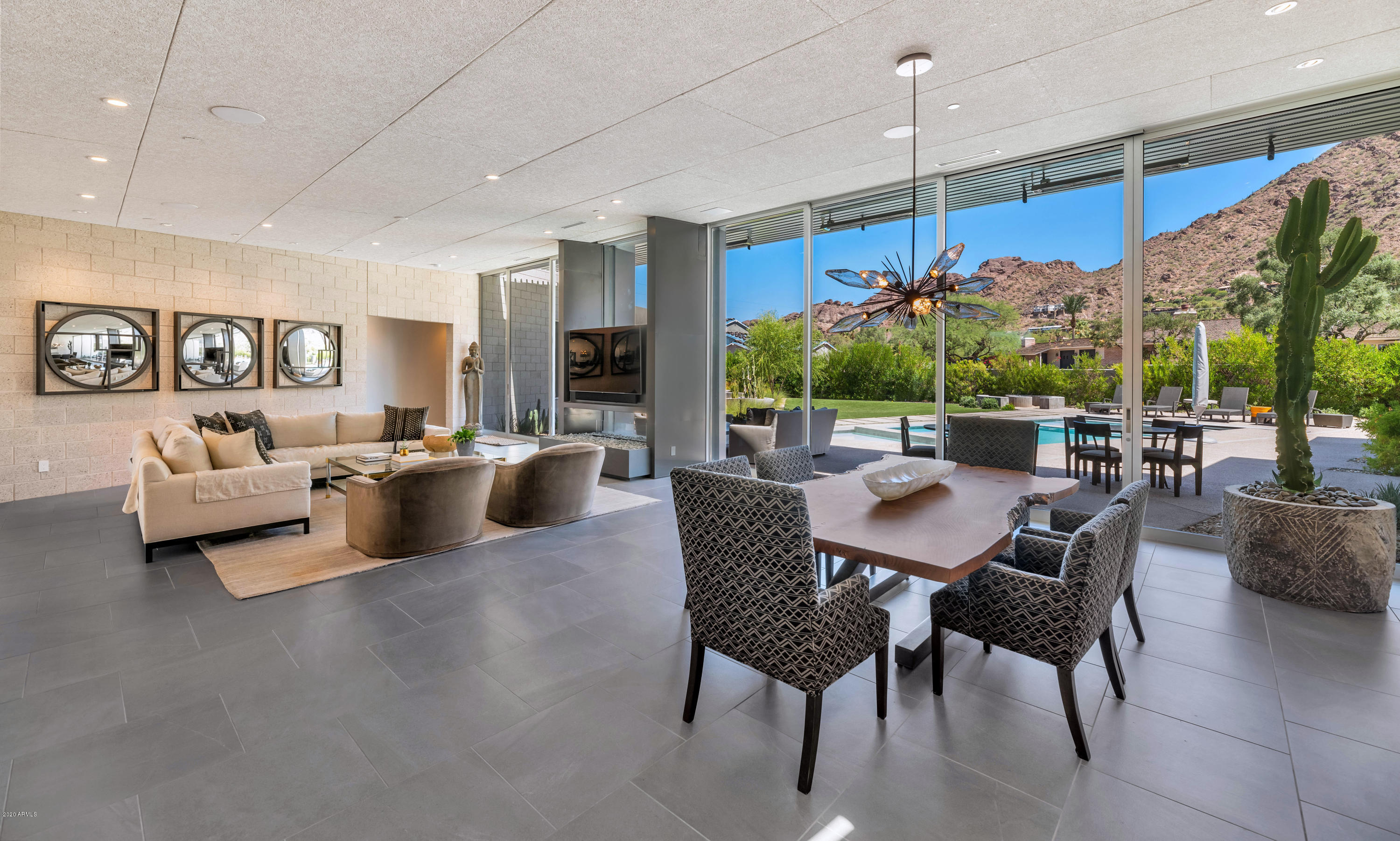 ROYAL VIEW - Residential