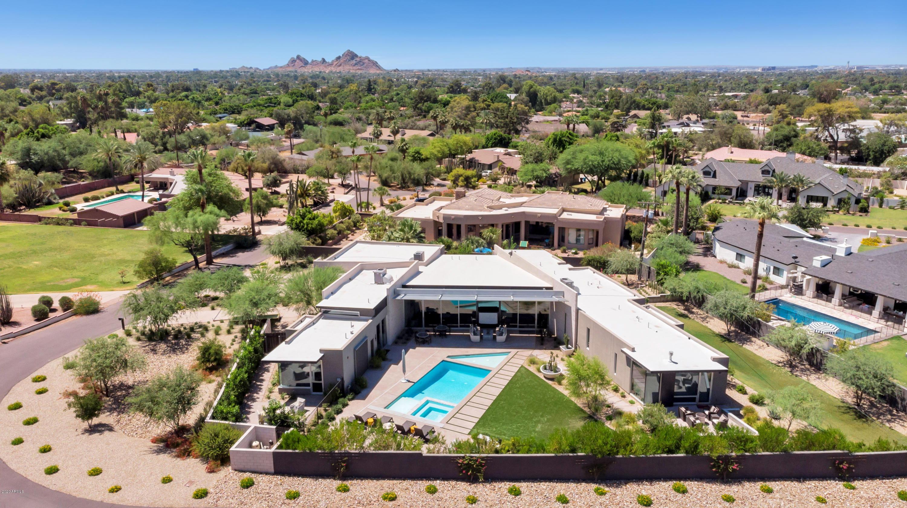 ROYAL VIEW - Residential