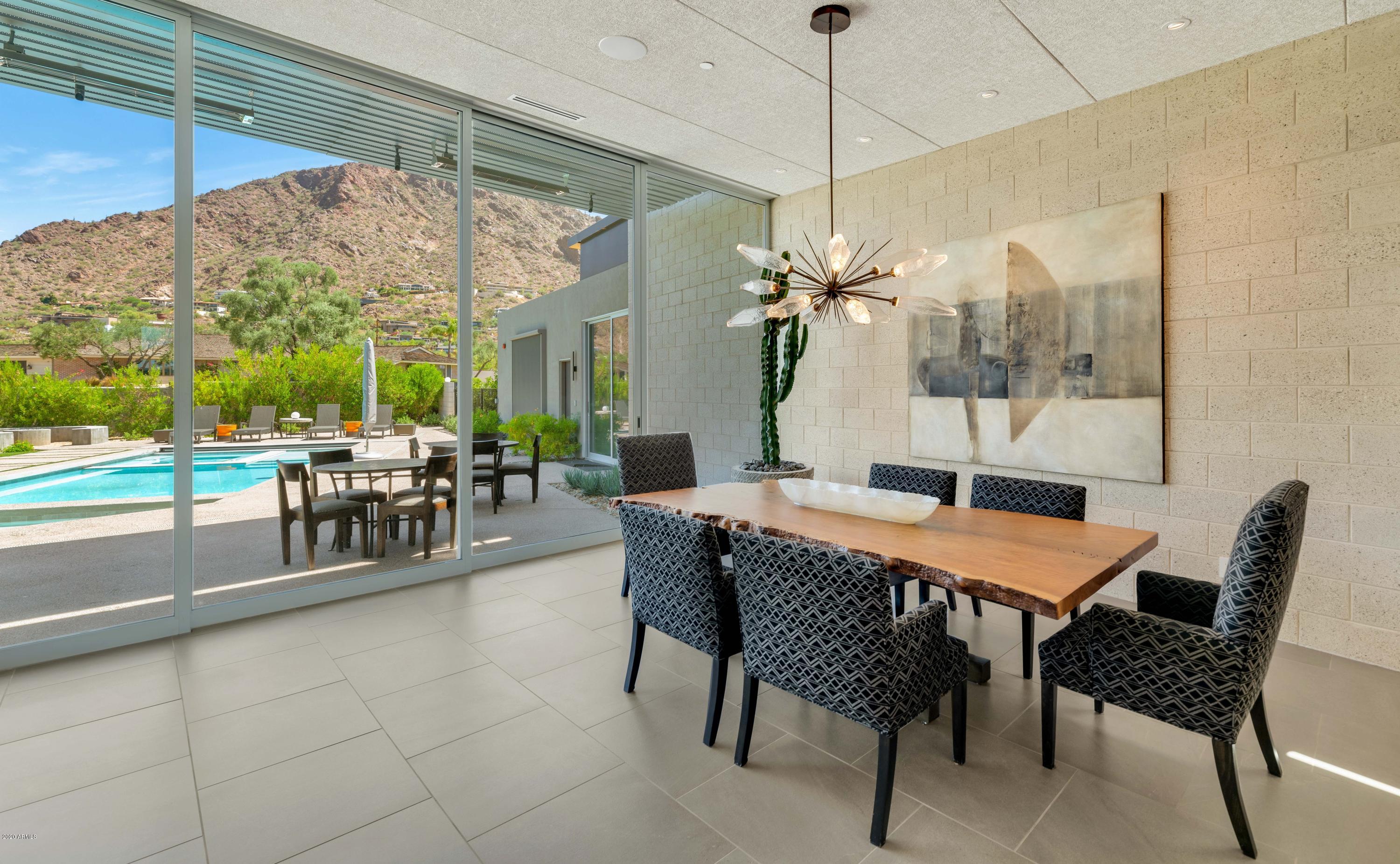 ROYAL VIEW - Residential